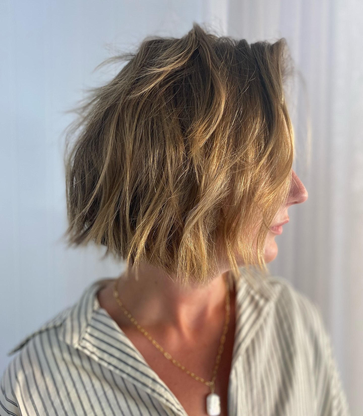 ✨ Short hair never looked so cute 💁🏼&zwj;♀️
A textured bob is the perfect mix of fresh, modern and low-maintenance.
Perfectly undone and ready for summer days. ☀️💛

#agneswaterhairstylist #agneswaterhair #originalmineralsalon #originalmineralstyli