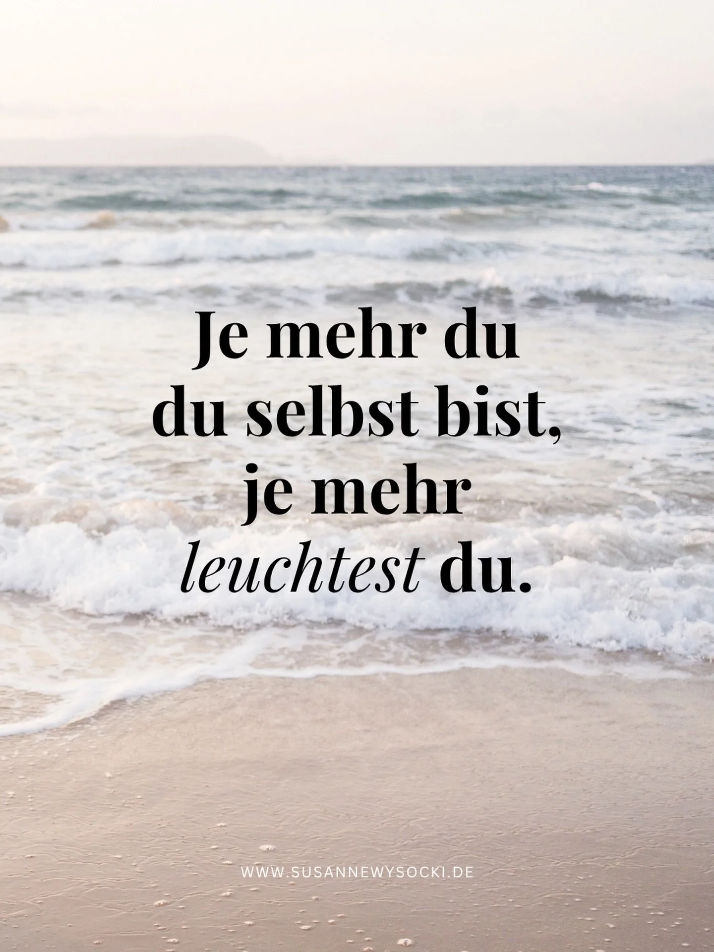 Du scrollst und vergleichst. Warum haben andere mehr Follower, klingen selbstsicherer und wirken total authentisch.

Und pl&ouml;tzlich passt du dich an. Ohne es zu merken.

Aber wei&szlig;t du, was dabei passiert? Du wirst unsichtbar. Nicht f&uuml;r