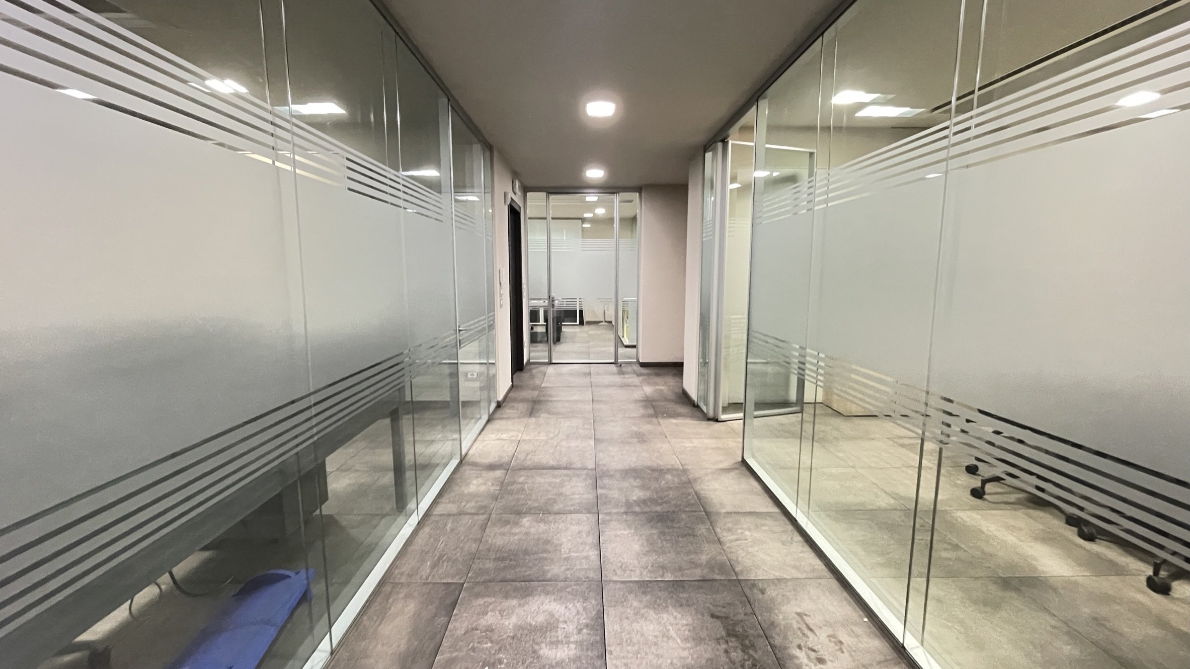 decorazione vetrate con adesivo satinato