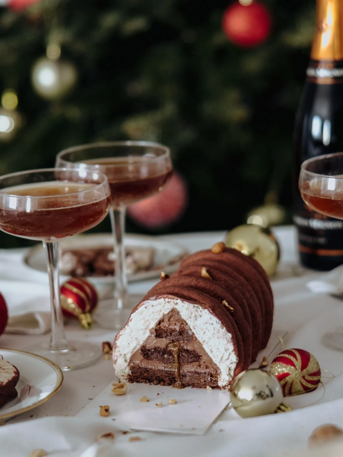 Le sapin en chocolat recouvert de neige vanille🌲❄️

Format XL 25 cm au tarif de 44 euros.
Commande mp et jusqu&rsquo;&agrave; lundi 22 🎅

@emilieeychenne 📸

#no&euml;l #buchedenoel #p&acirc;tisserie #patisseriefrancaise #landes