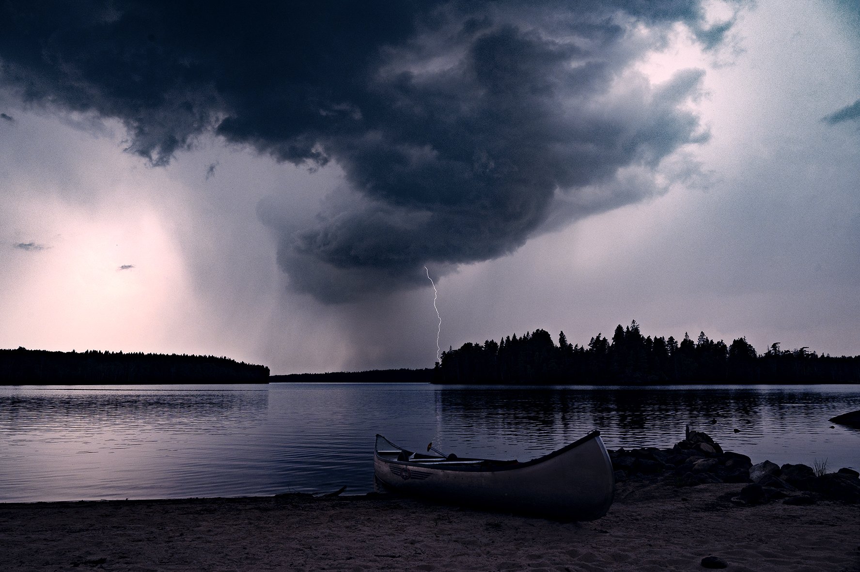 Lightning strikes at Kalv Lake | Sweden