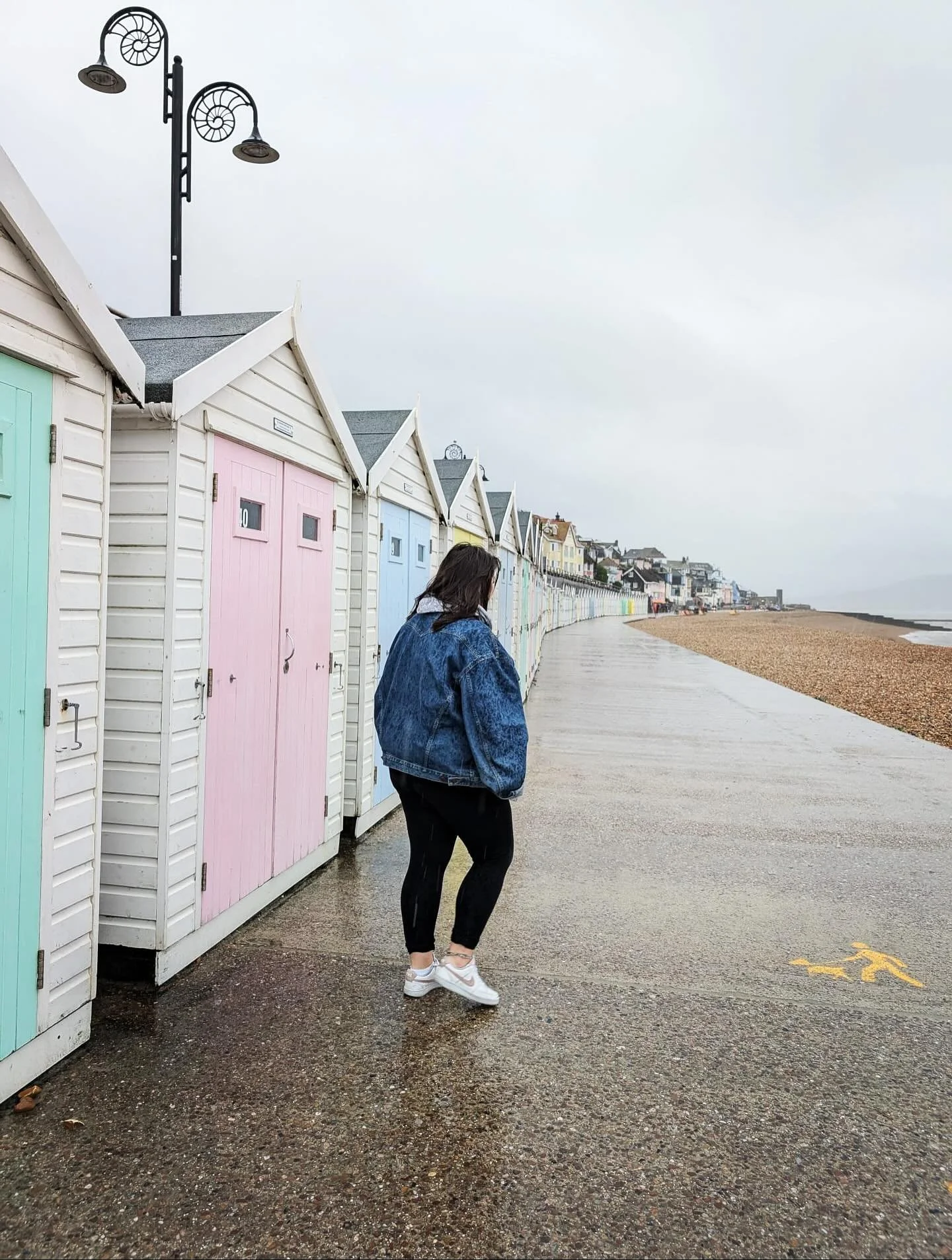 ◈ Y I N & Y A N G ◈
Even on the greyest days, colour always find its way through.
The pastel huts by the sea on a grey rainy day remind me of yin and yang. Contrast, shifting, never static.
In Chinese Medicine, health is not about erasing o