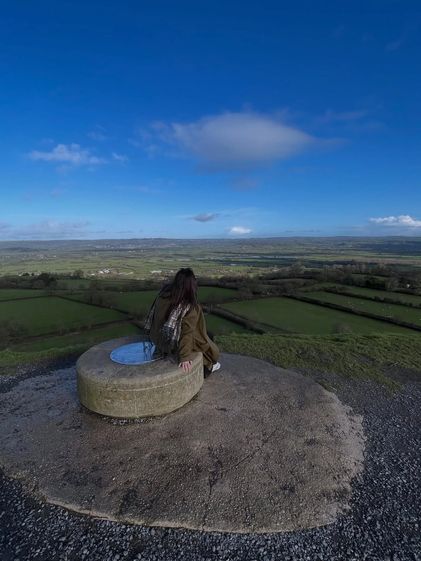 ✶ M E E T I N G  P O I N T S ✶

Sat at the top of the Tor, where ley lines cross, which is what brings so many people to this powerful place so often. You can&rsquo;t see them, but you feel them.

This imagery feels a lot like an acupuncture point to