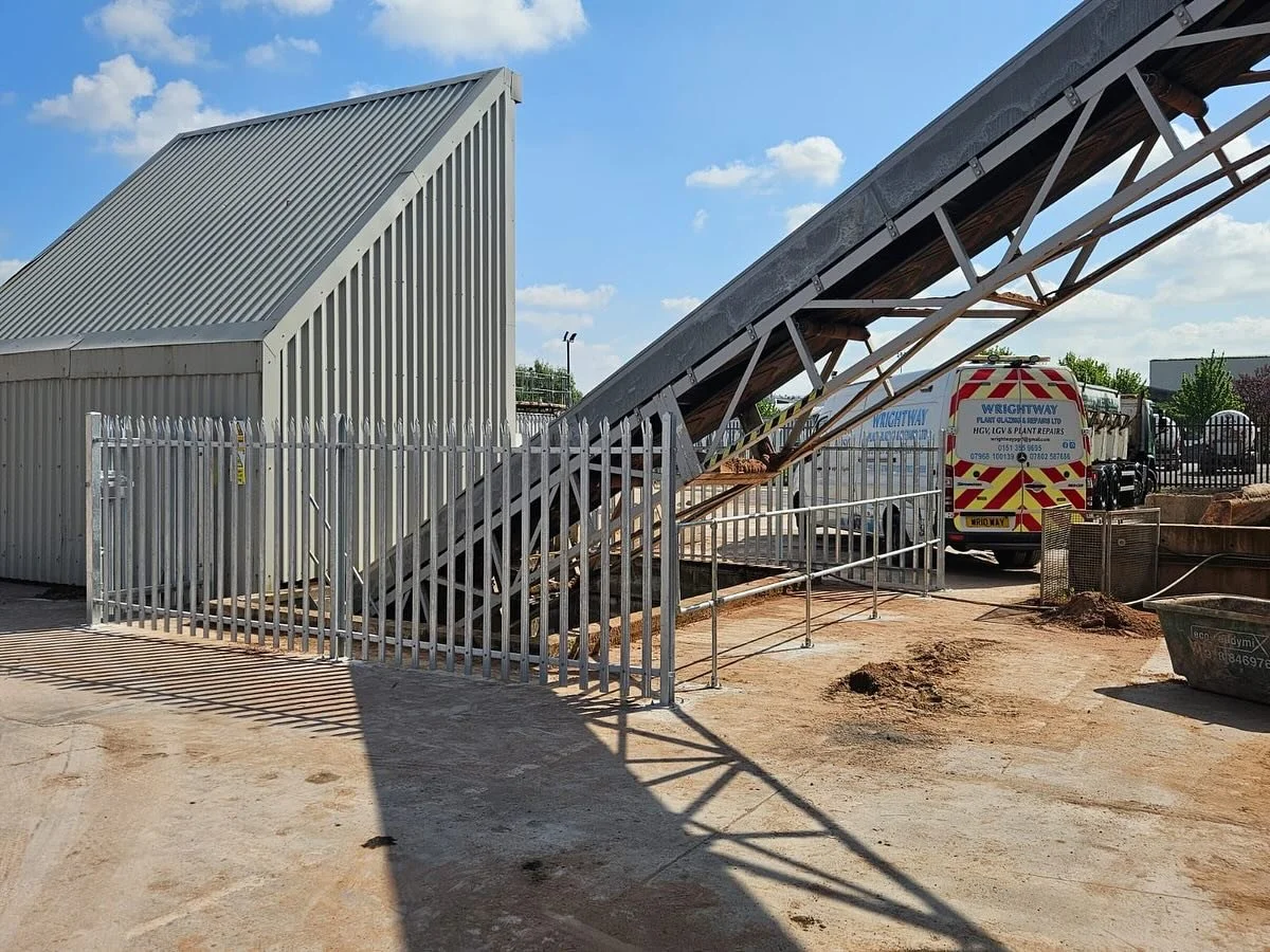 Our experienced fabricators carried out an installation of a new fence around a sand hopper for one of our customers - meeting health and safety standards 👏

Looking for welding and fabrication services? Contact us today!

📞 07968100139
Or DM us fo