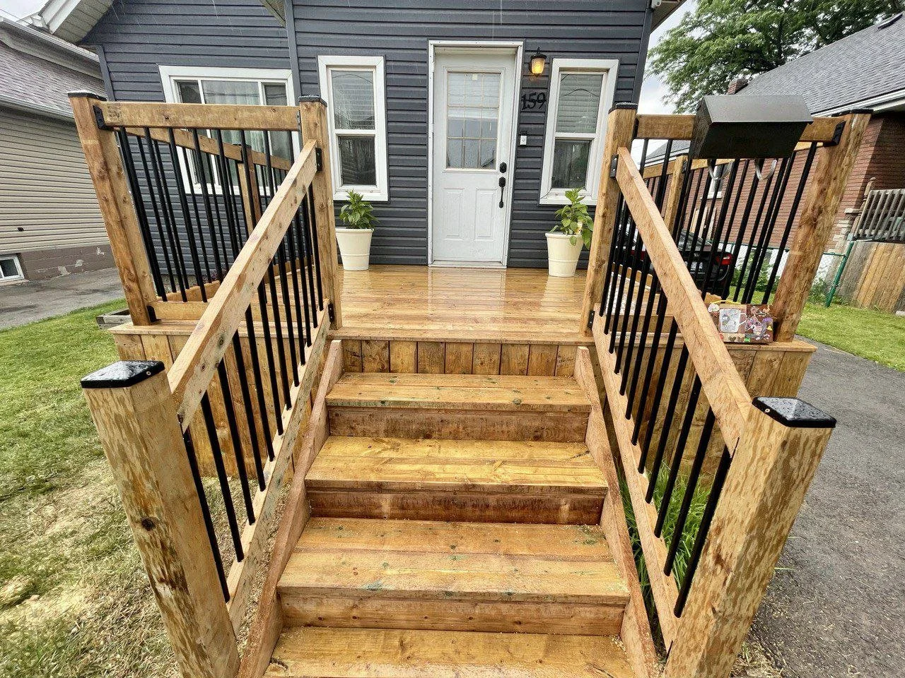 front-porch-deck-black-aluminum-railing