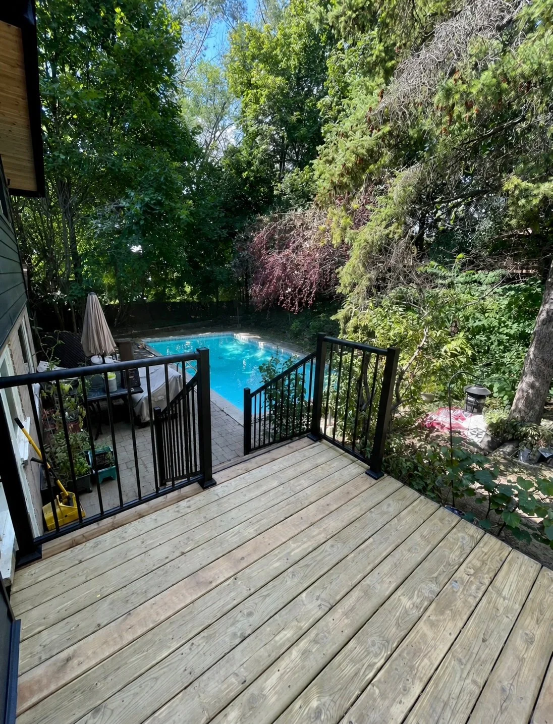 narrow-modern-wood-balcony-black-metal-railing