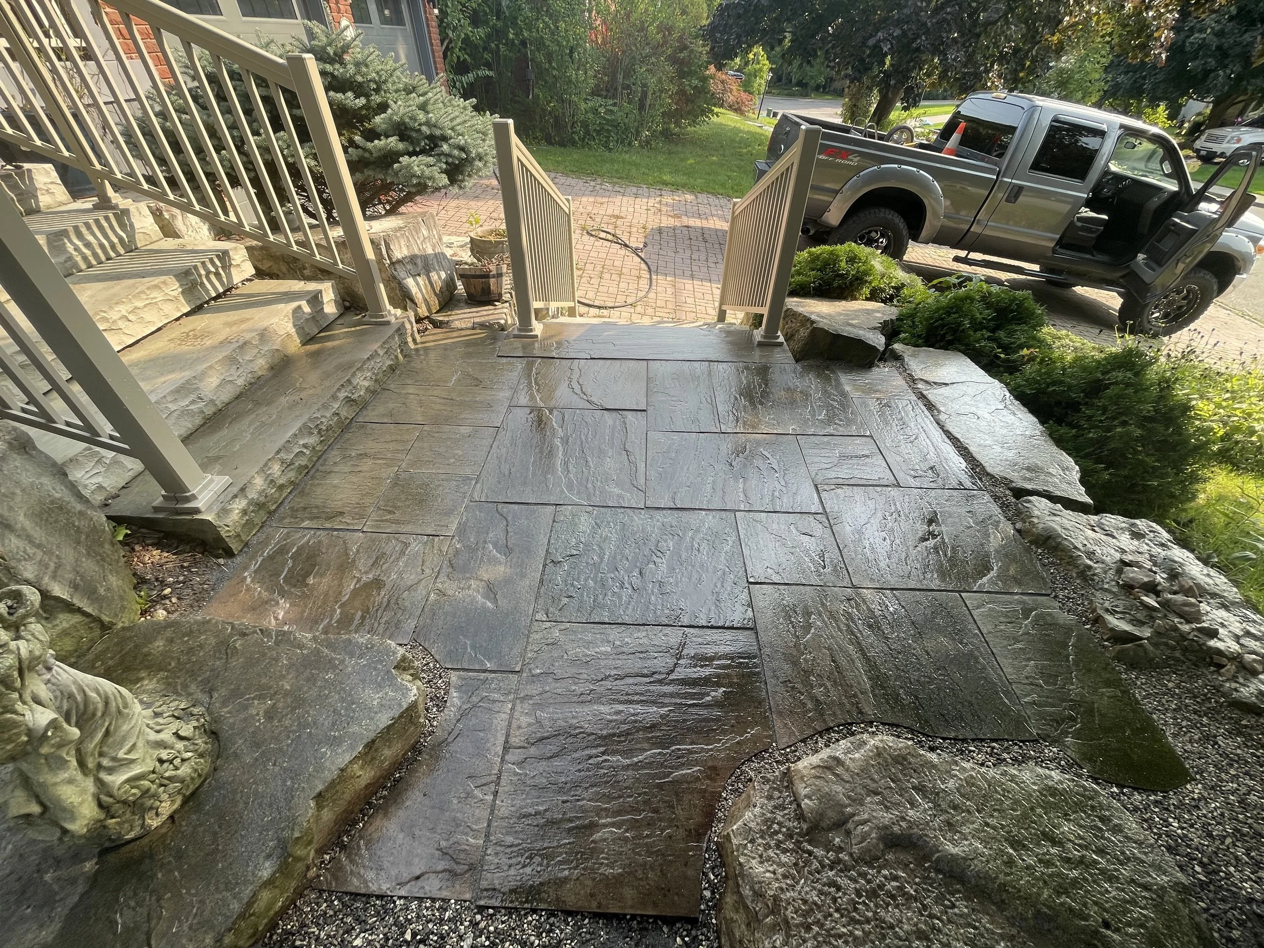 modern-flagstone-front-steps-hardscaping