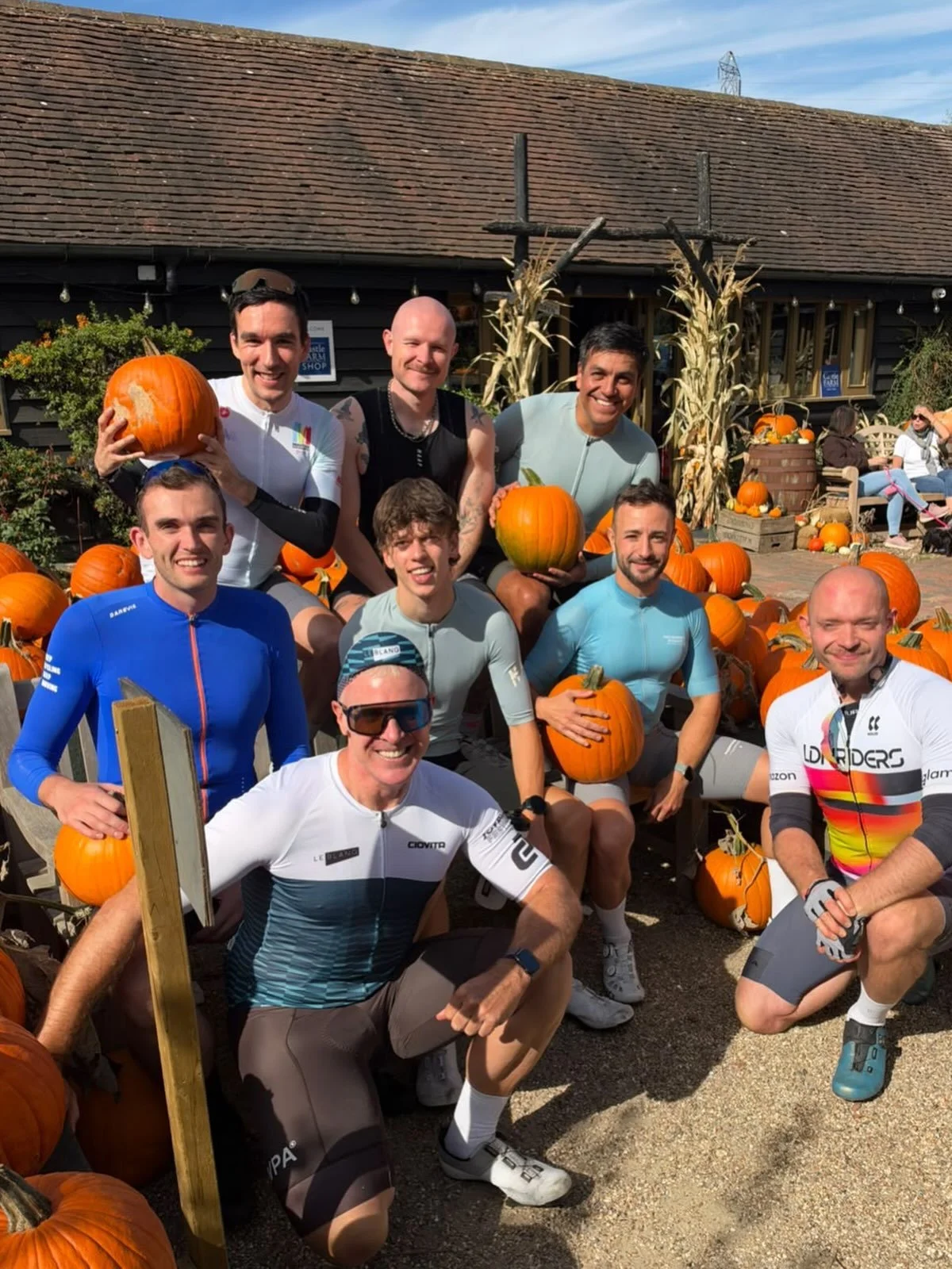 Weekly recap ➡️ and the start of autumn only means one thing 🎃 🎃 🎃 

#ldnriders #cycling #lgbtq 

Refuelling is key ✅ 

Always bring two spare inner tubes 🚲

Or three 😬

The more colourful the better!

Sunday Funday&hellip;

&hellip;weekly blue 