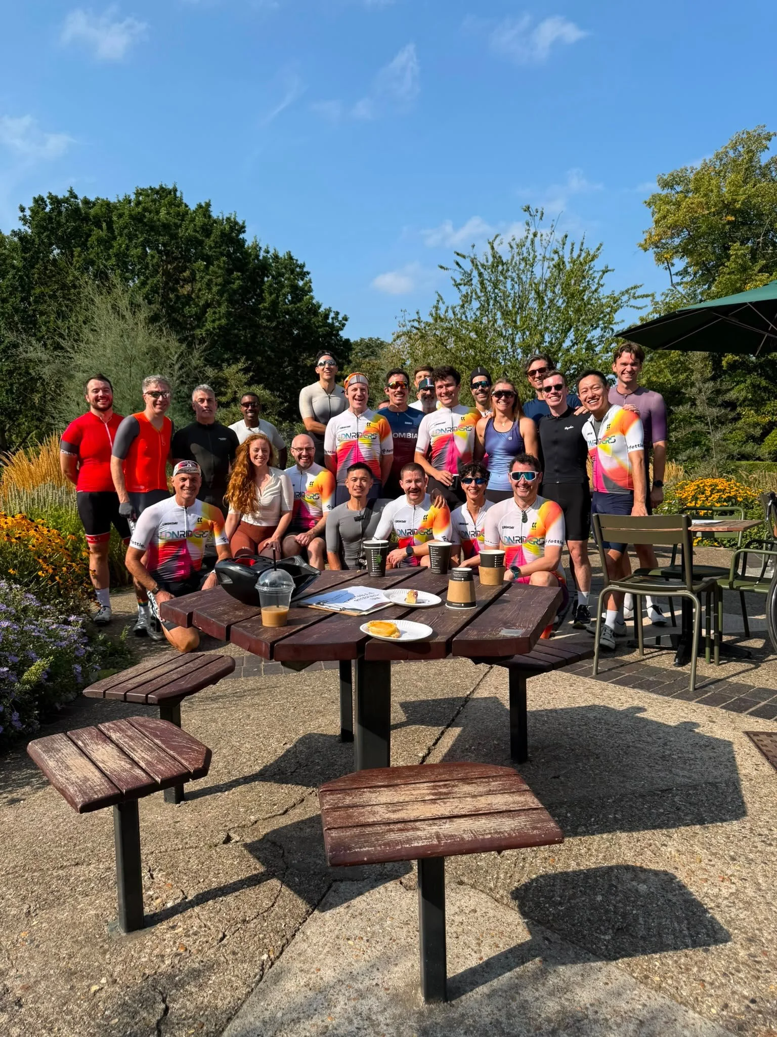 Last Saturday - 50+ LDNRIDERS joined forces with @fettlebike for the annual club breakfast and Saturday Spin around Regents Park 🧡

#ldnriders #lycramen #lycra #lgbtq #cyclist