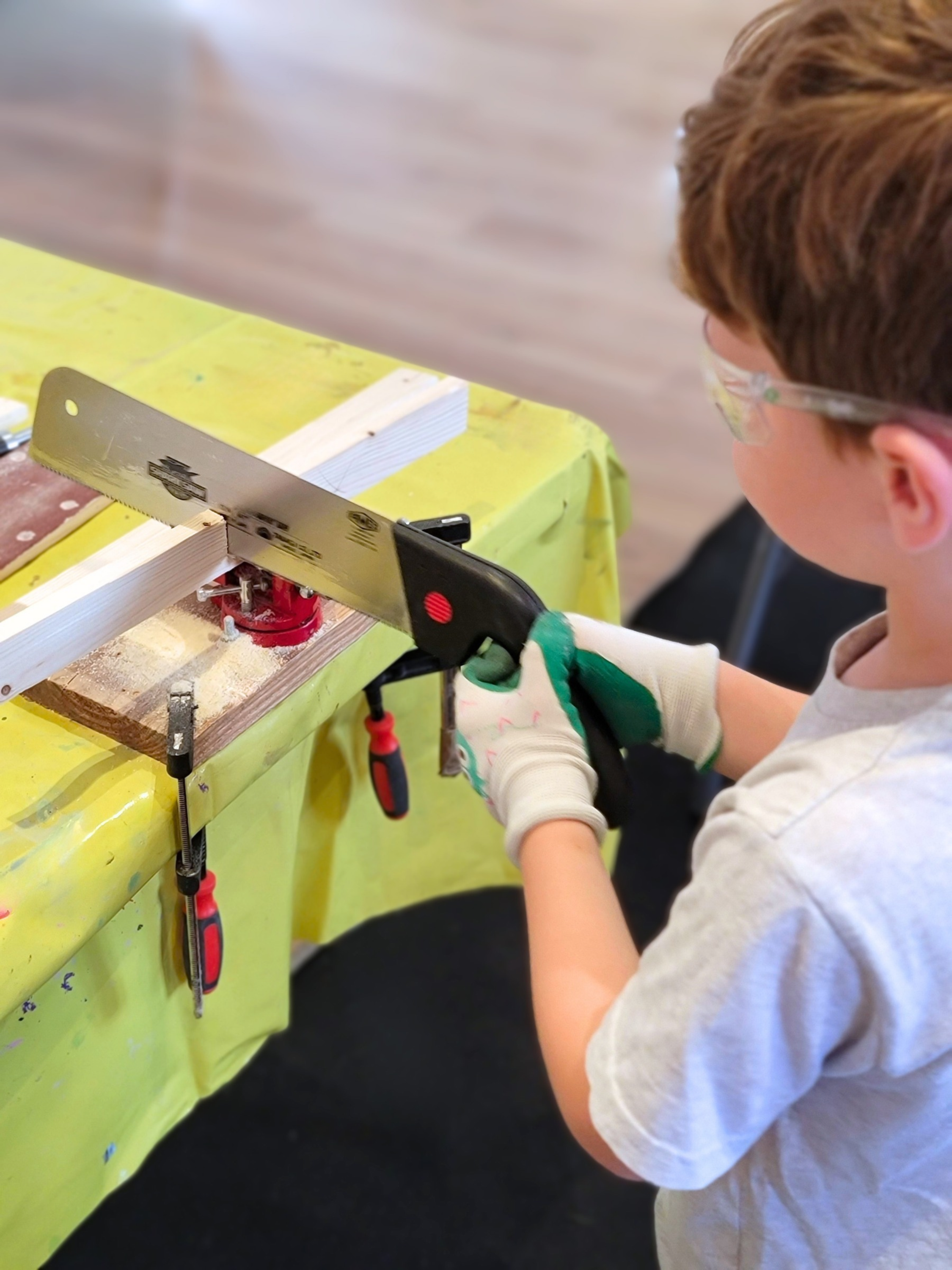 Les enfants et les outils : vraiment compatible ? Ou comment bricoler en sécurité.