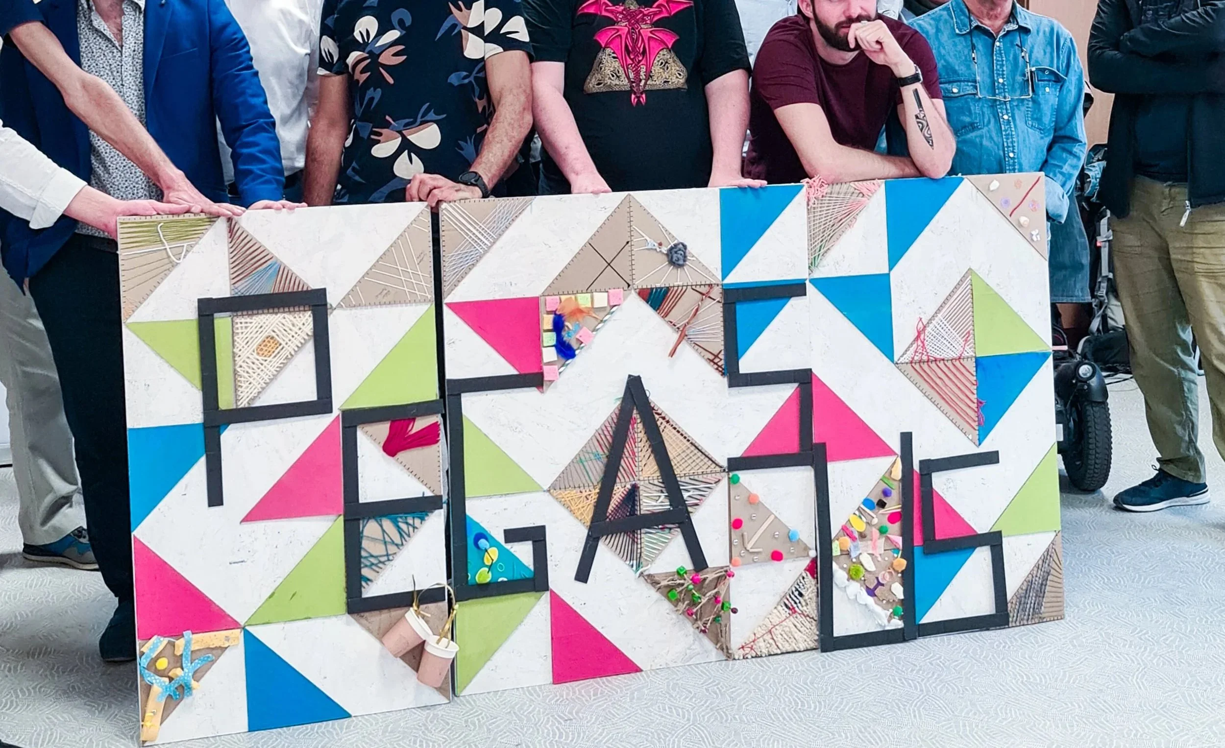 Tableau en bois réalisé par les participent à un team building avec la French Tech Méditerrannée et Les Briconomes