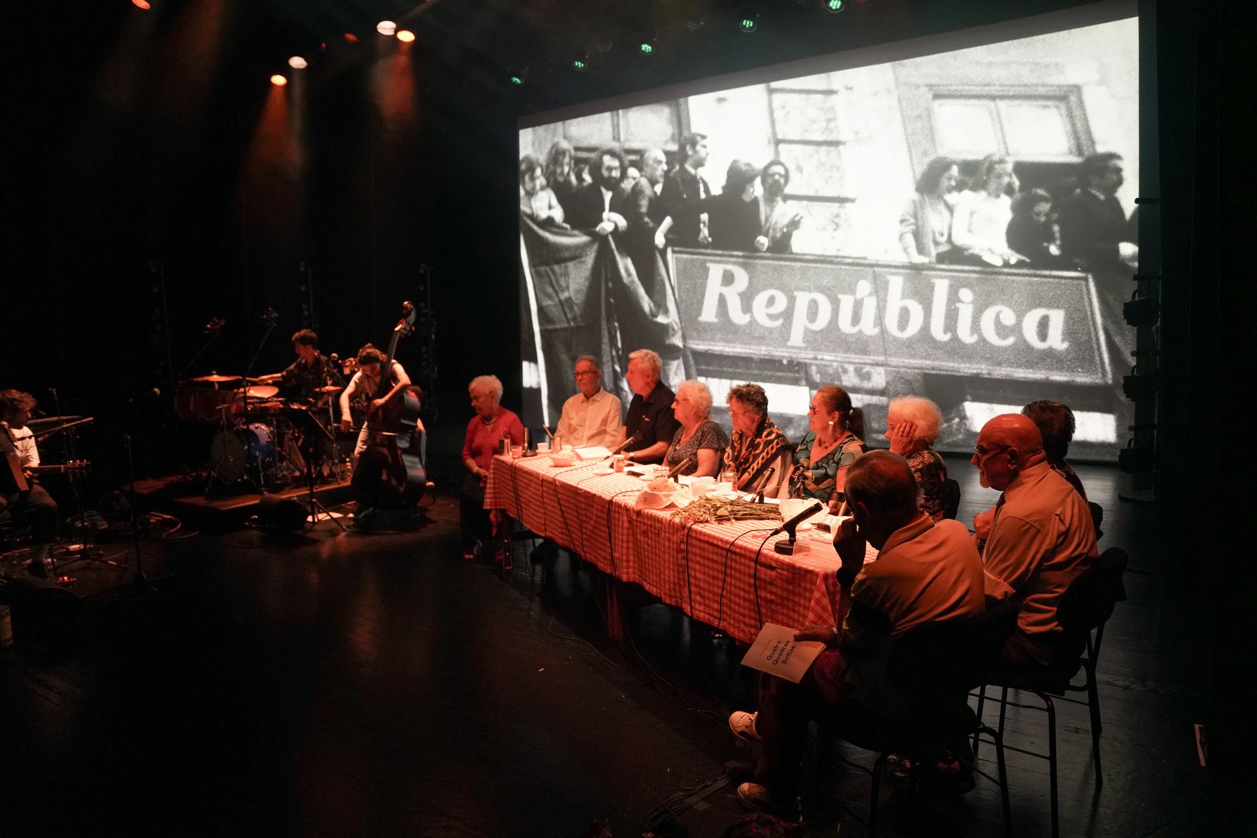 quatro quadras soltas.jpg