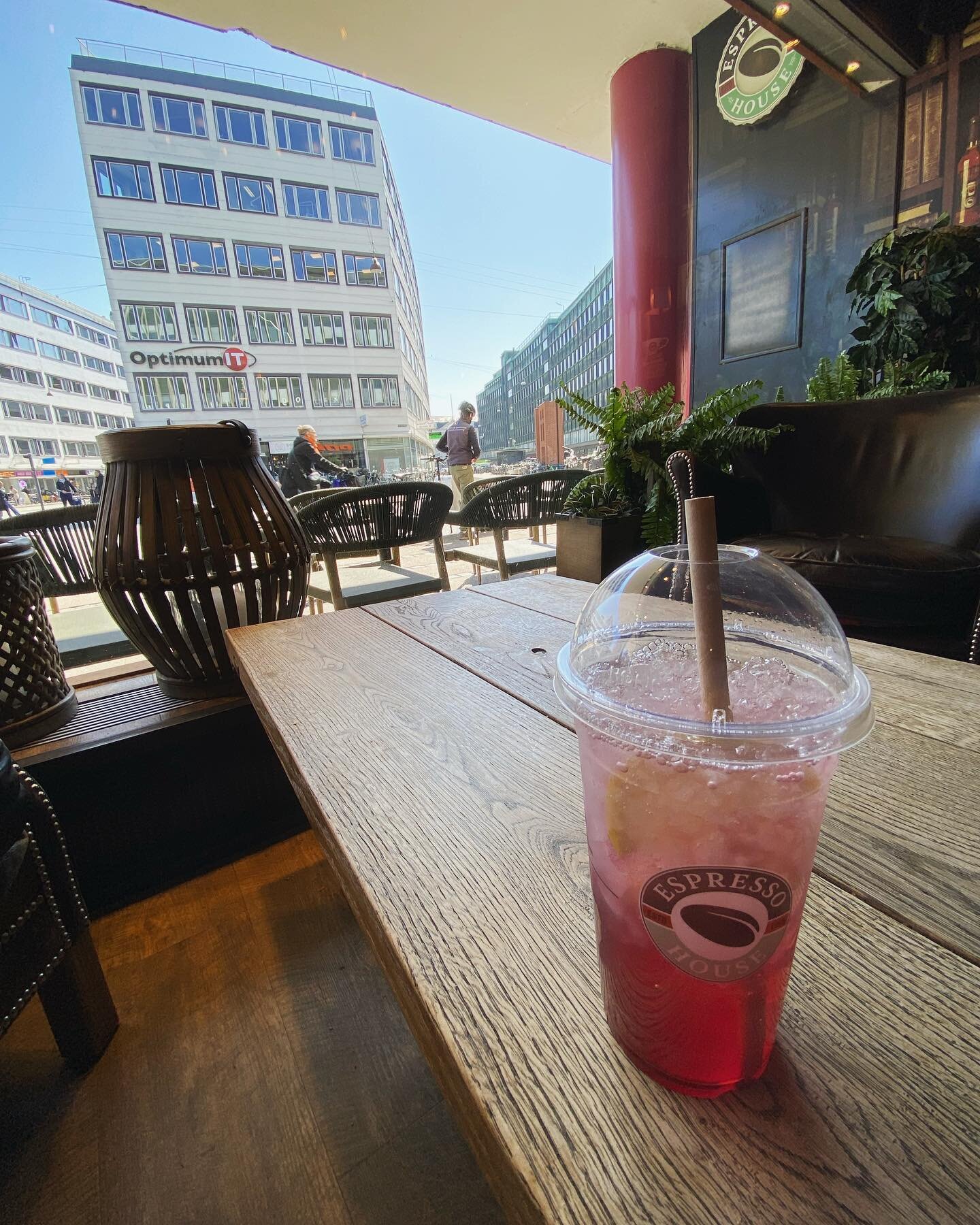 It&rsquo;s been a pretty busy (but epic) week, starting in Copenhagen and ending back in Cornwall, with time along the way for walking on the beach with my best bud and sampling the odd cheeky beverage&hellip; #MedCommsLife