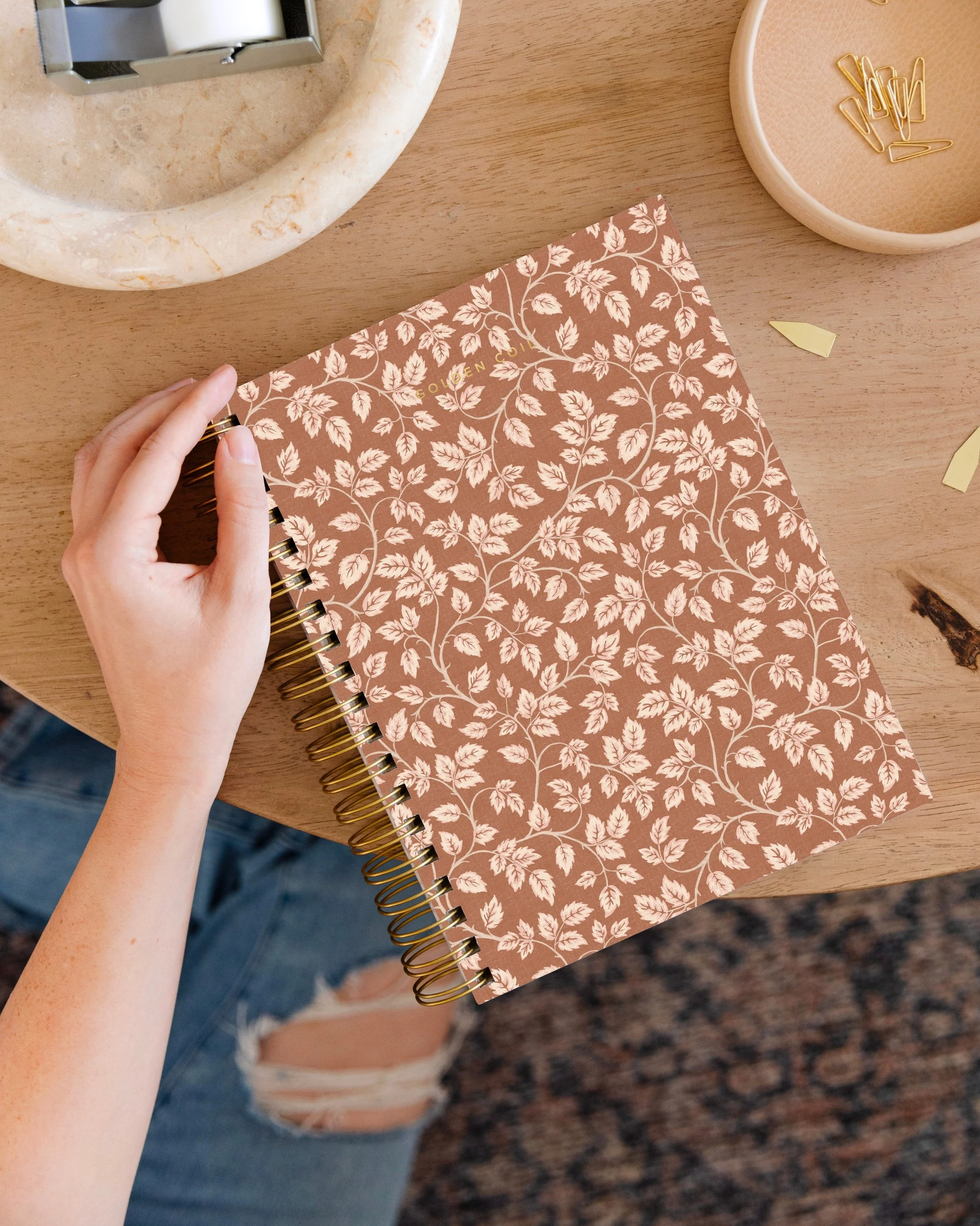 Golden Ochre Tendrils 🌿
Wandering vines and delicate leaves unfurling across warm golden linen.

Inspired by heritage textiles and the organic shapes found in nature, this earthy botanical design is all about quiet beauty.

I love when a planner or 
