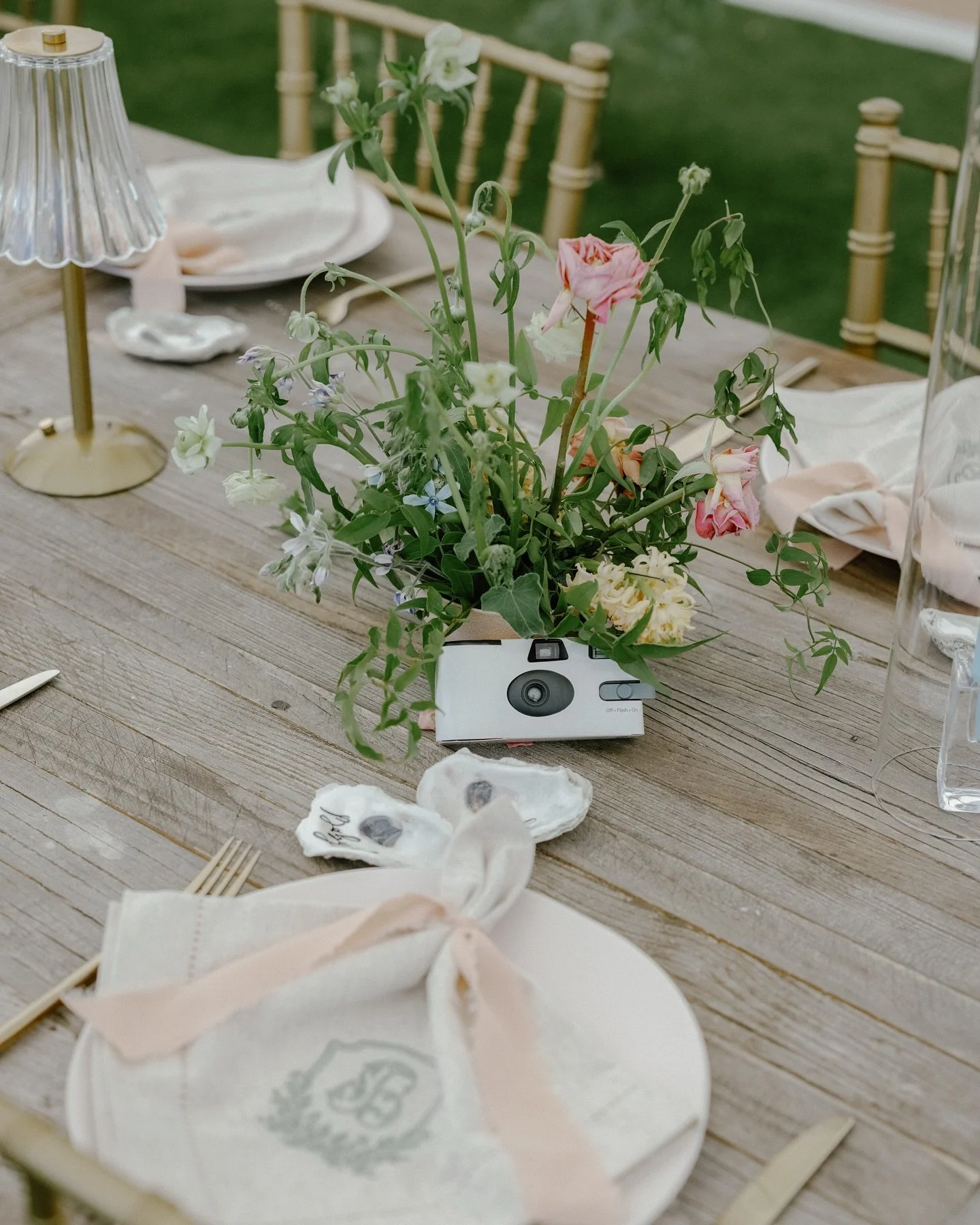 An ode to pink and green florals, a favorite color combo over my last year of weddings 🎀🌱🌷🌾