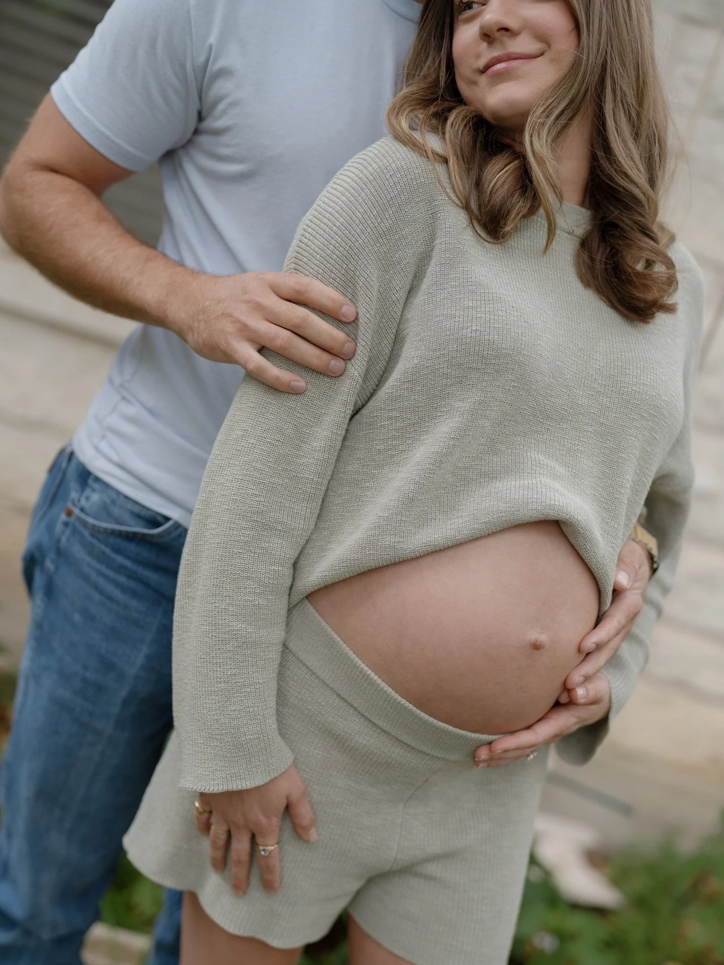 From a very sweet and special maternity session for Anna and Cade 🤍