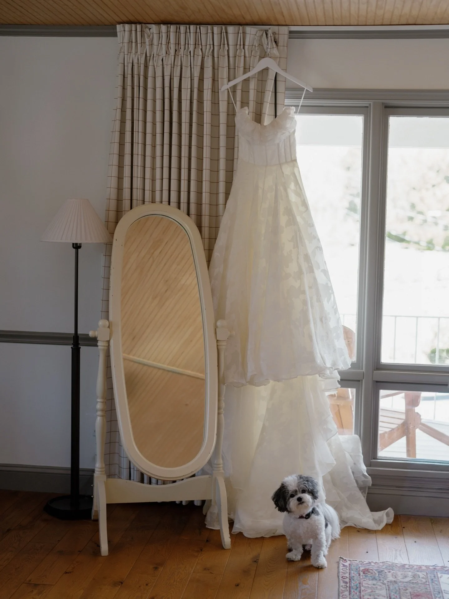 So much I want to share from this special weekend Upstate with Katrina and Jake, but we&rsquo;ll start with getting ready❣️ 

I first met Otis, their pup, when I took their engagement photos last summer in Vermont, and I&rsquo;m so glad he was able t
