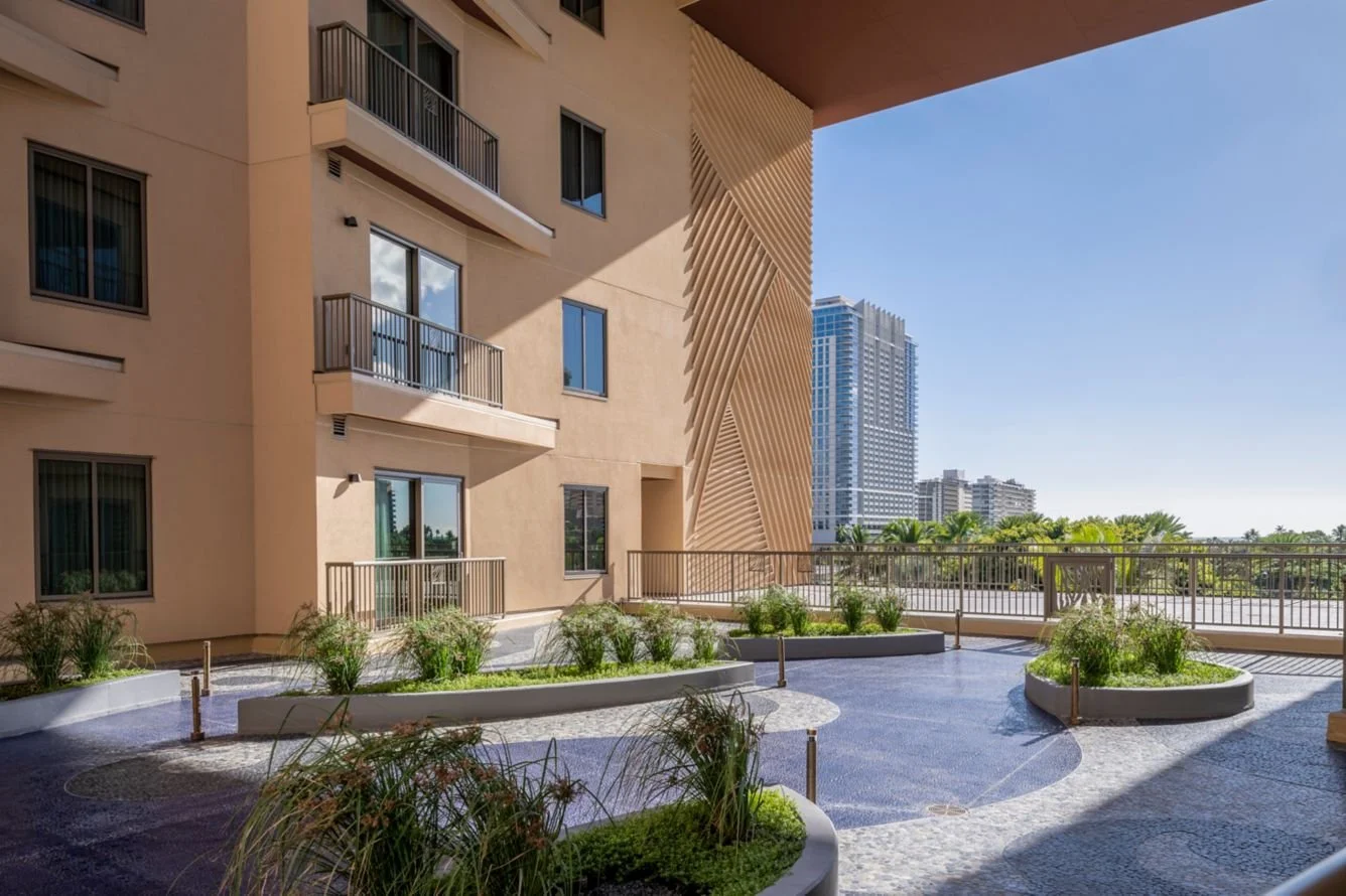 Marriot Kalakaua Plaza mv-hnlpw-courtyard-30109_Classic-Hor.jpg