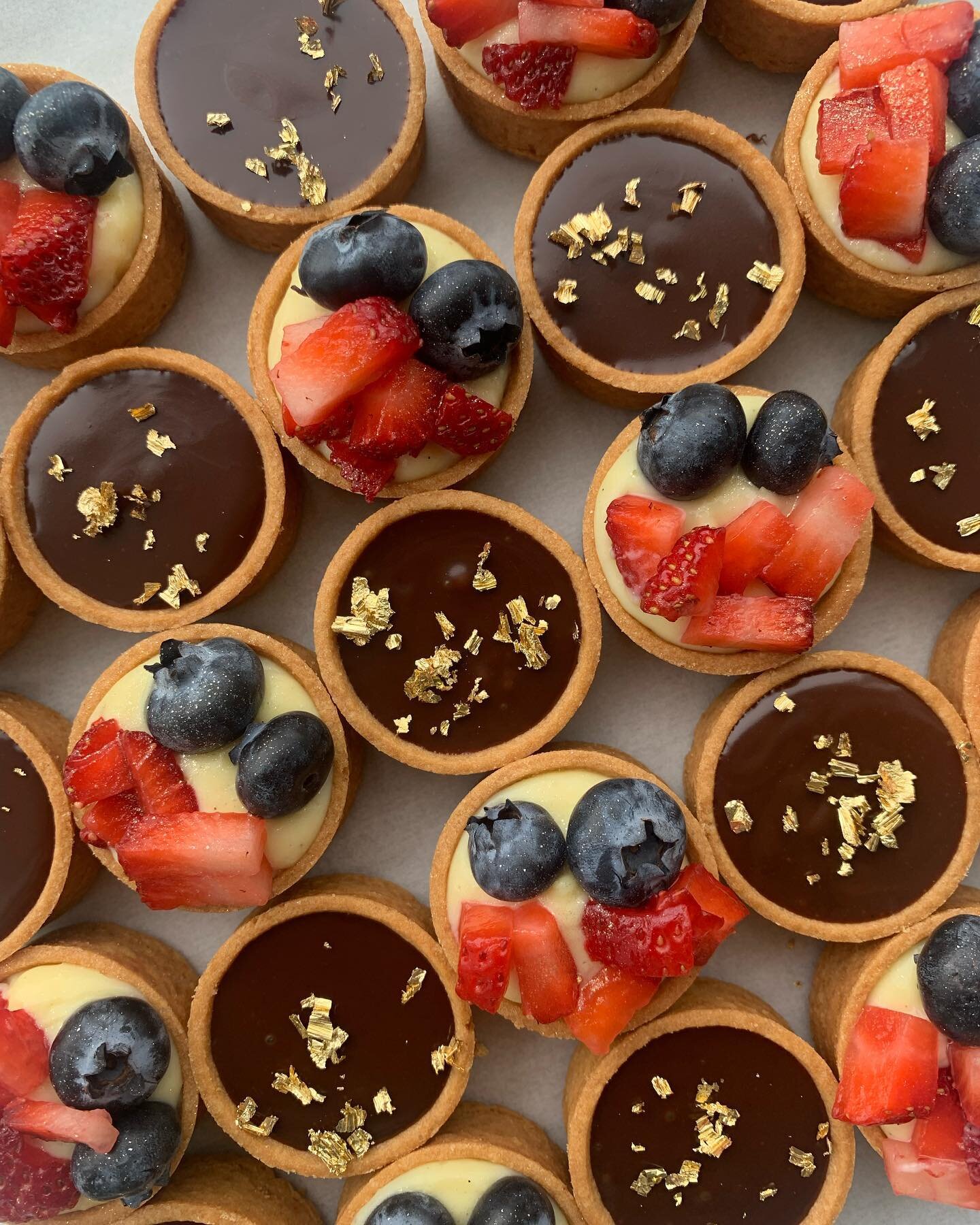 Our mini tarts are perfect sweet treat for any occasion! 
&mdash;
#tarts #minitarts #fruittarts #chocolatetarts #cremebruleetarts #ubetarts #chocolateraspberrytarts #calamansitarts #lemontarts #lemonmeringuetart #prettysweetbash