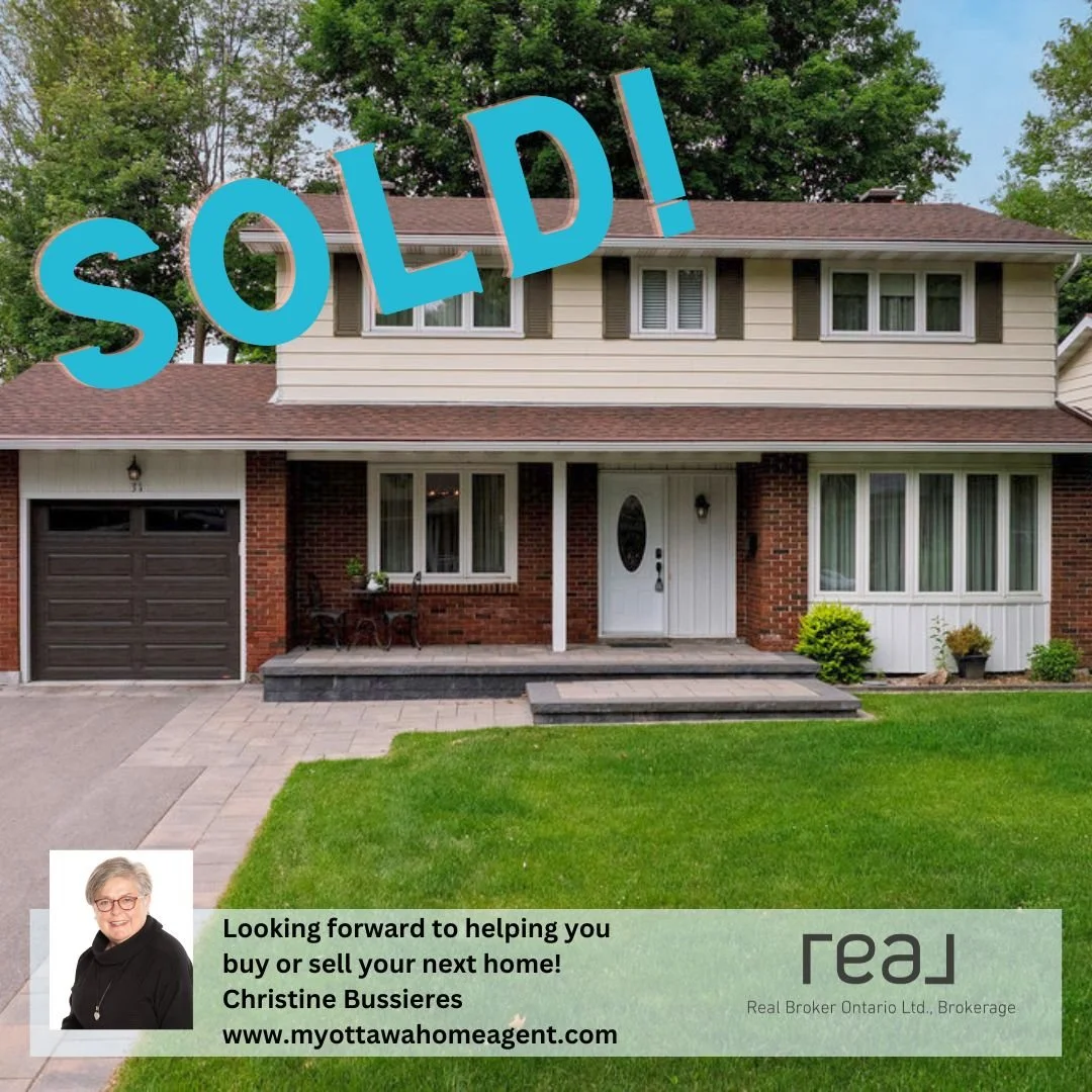Beautifully maintained 4 bedroom family home in the highly sought after community of Blackburn Hamlet!