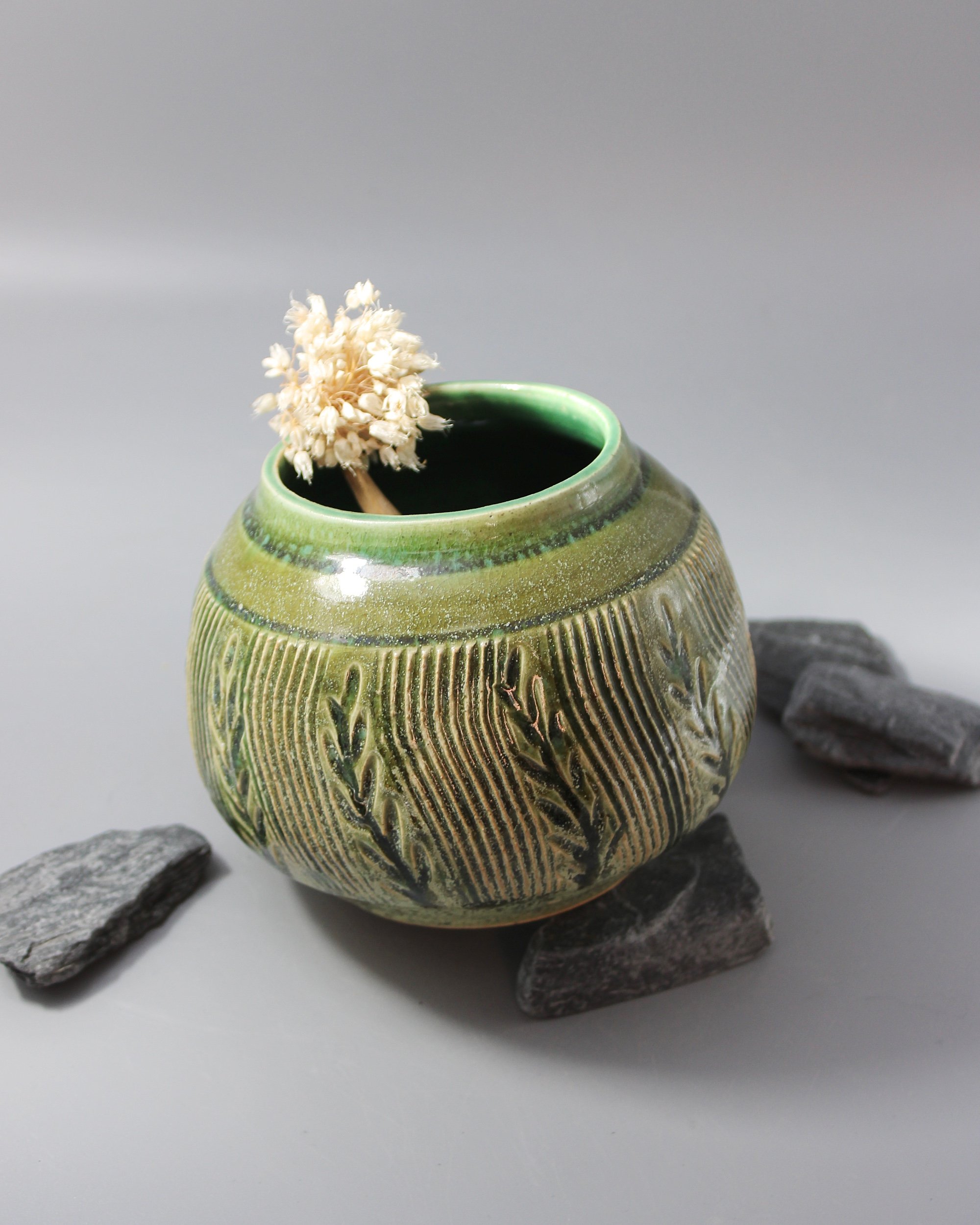 greenribbedvase_1.jpg
