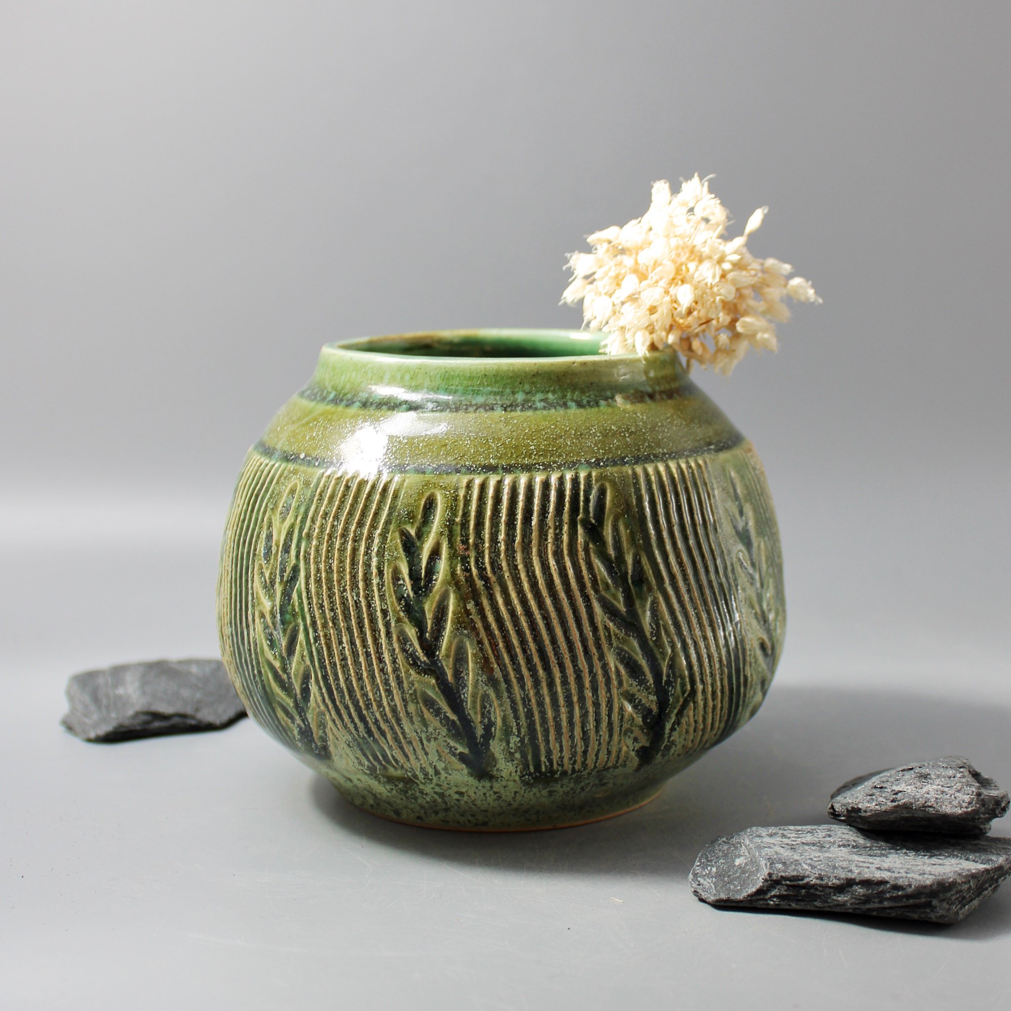 greenribbedvase_2.jpg