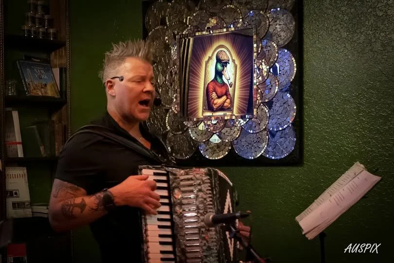 Zach lead of Murphy & The Mallards