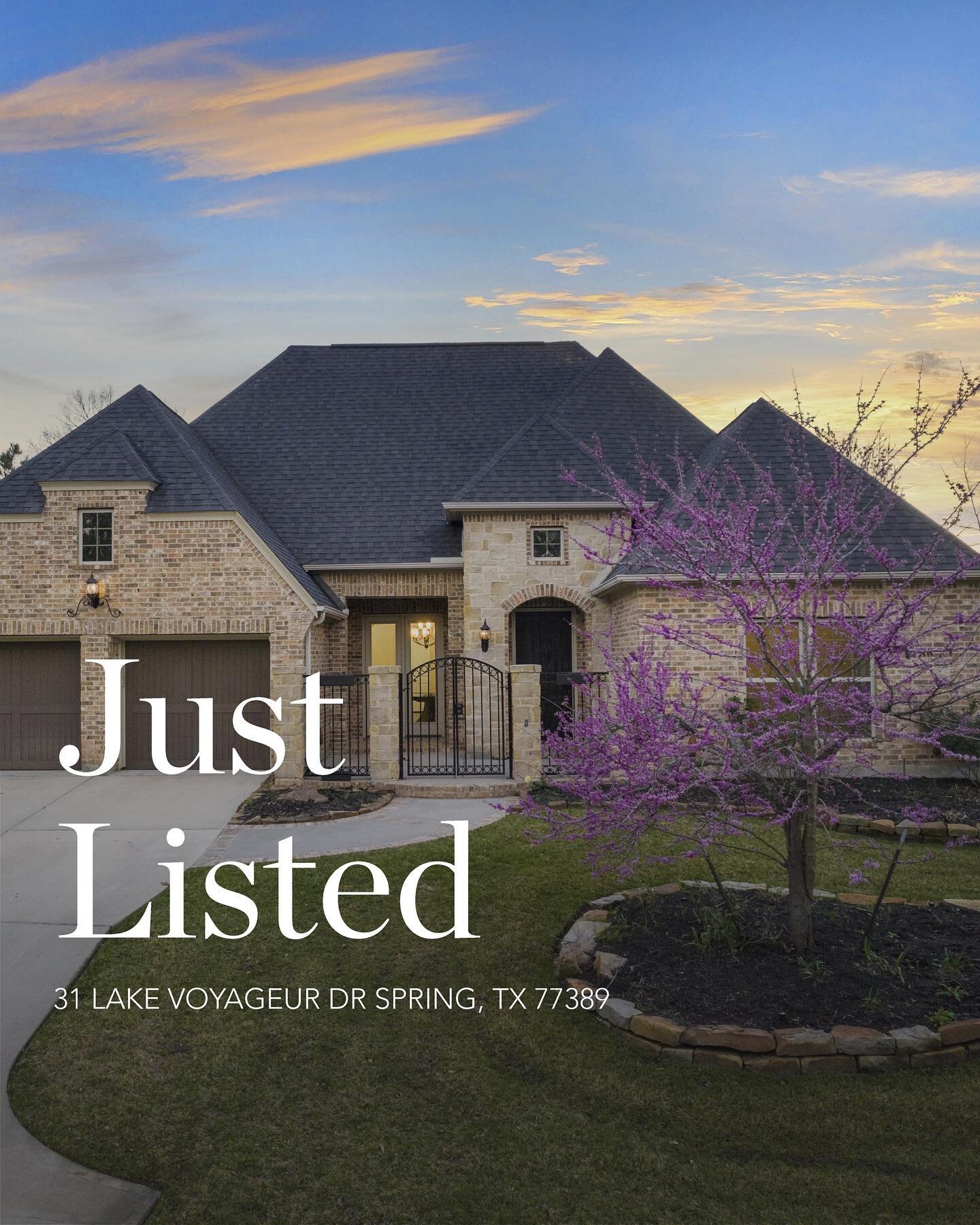 ✨Just Listed✨this Darling home in Creekside Park! 

🛏 4 Bedrooms
🛁 3 Full + 1 Half Baths
🌳3,874sqft
✏️Zoned to Creekside Forest Elementary School

With a large corner lot with room for a pool, lovely courtyard entry and an extensive side patio. 

