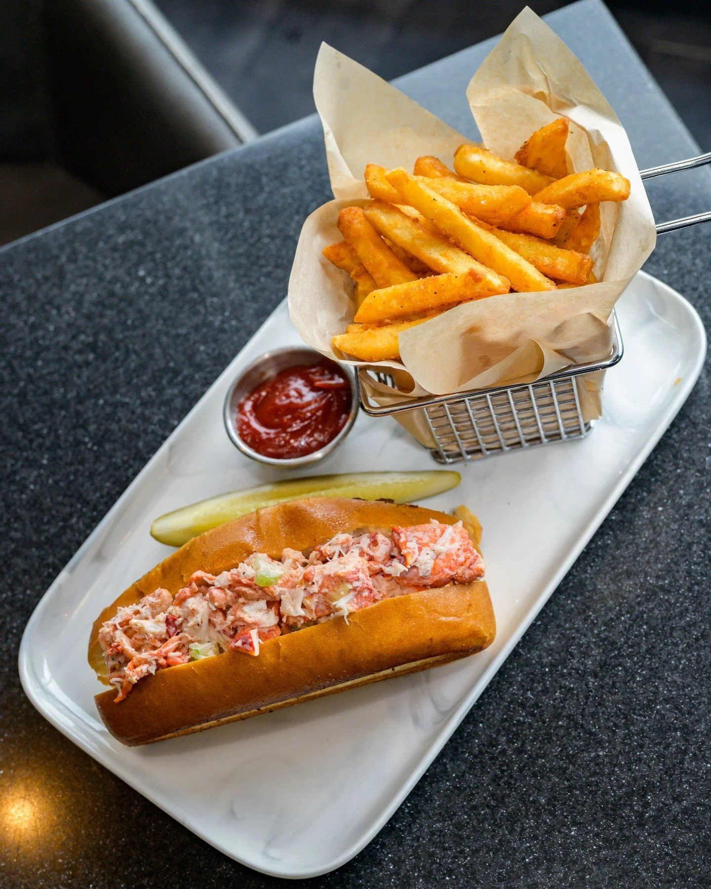 The taste of New England, perfectly crafted. 🦞 Our New England Lobster Roll is an ode to coastal tradition. Sweet, delicious lobster, crisp celery, and zesty lemon mayo, all nestled in a toasted brioche bun. A true classic, done the Twenty8 way.