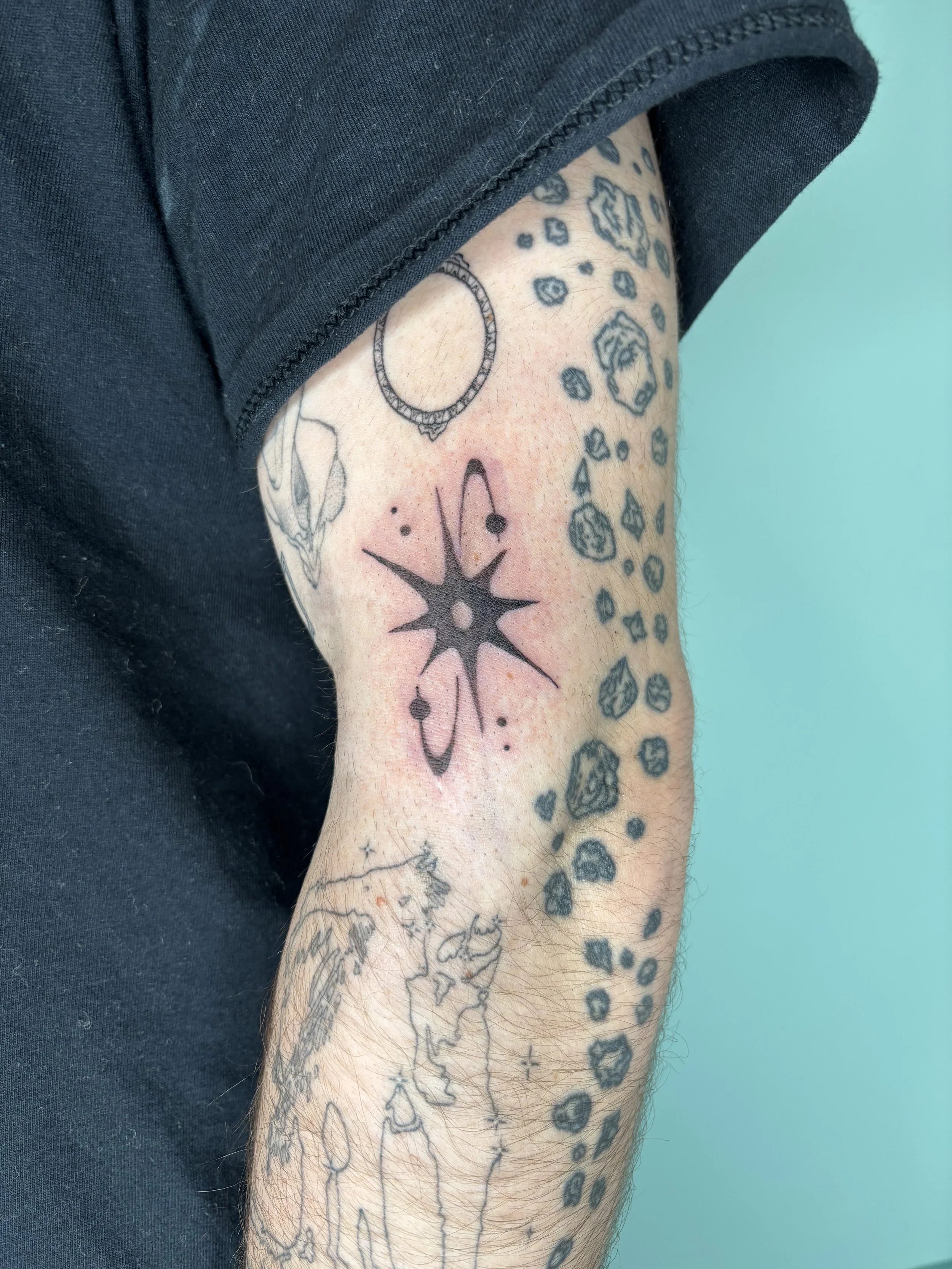 Tattoo by Mayra @lunarlarcenist