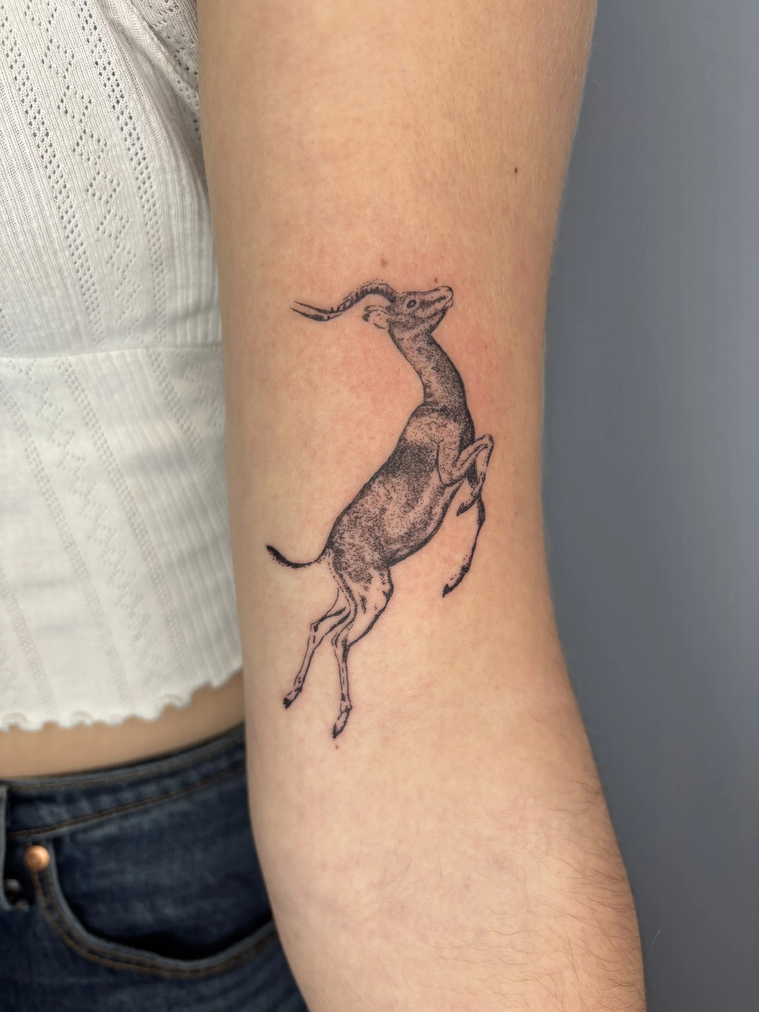 Tattoo by Mayra @lunarlarcenist