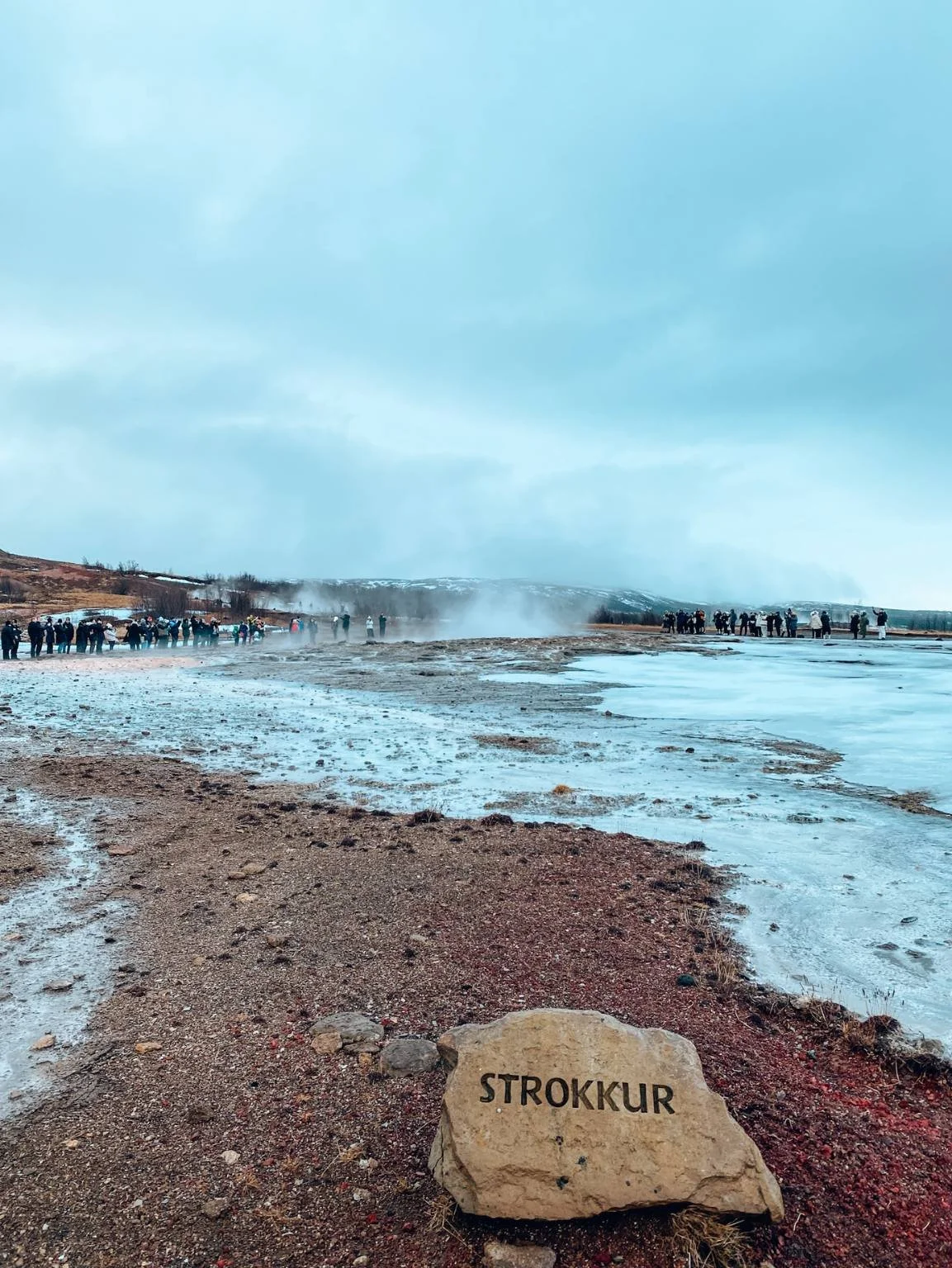 island mit kleinkind strokkur.jpg