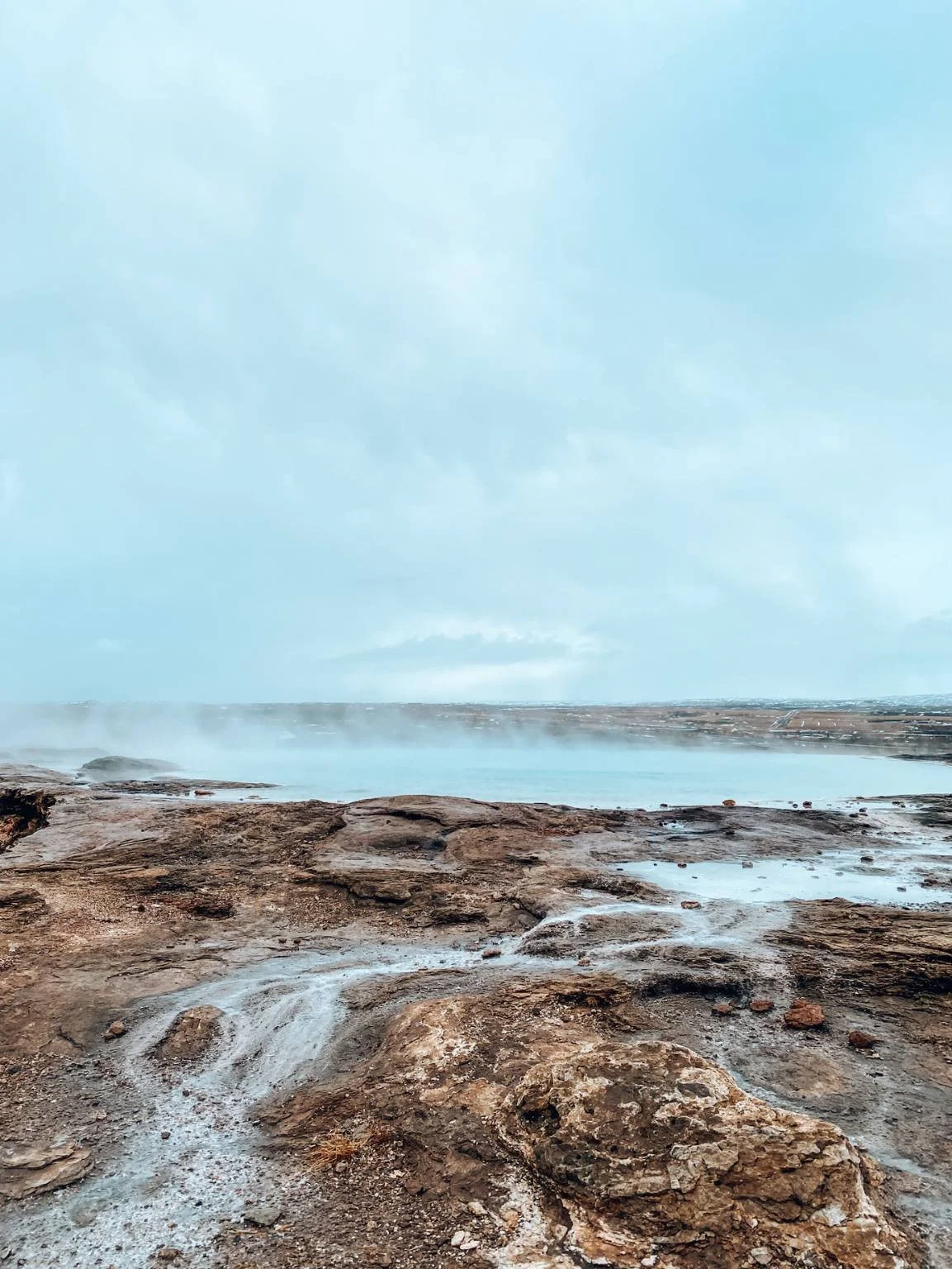 island mit kleinkind geothermalgebiet.jpg