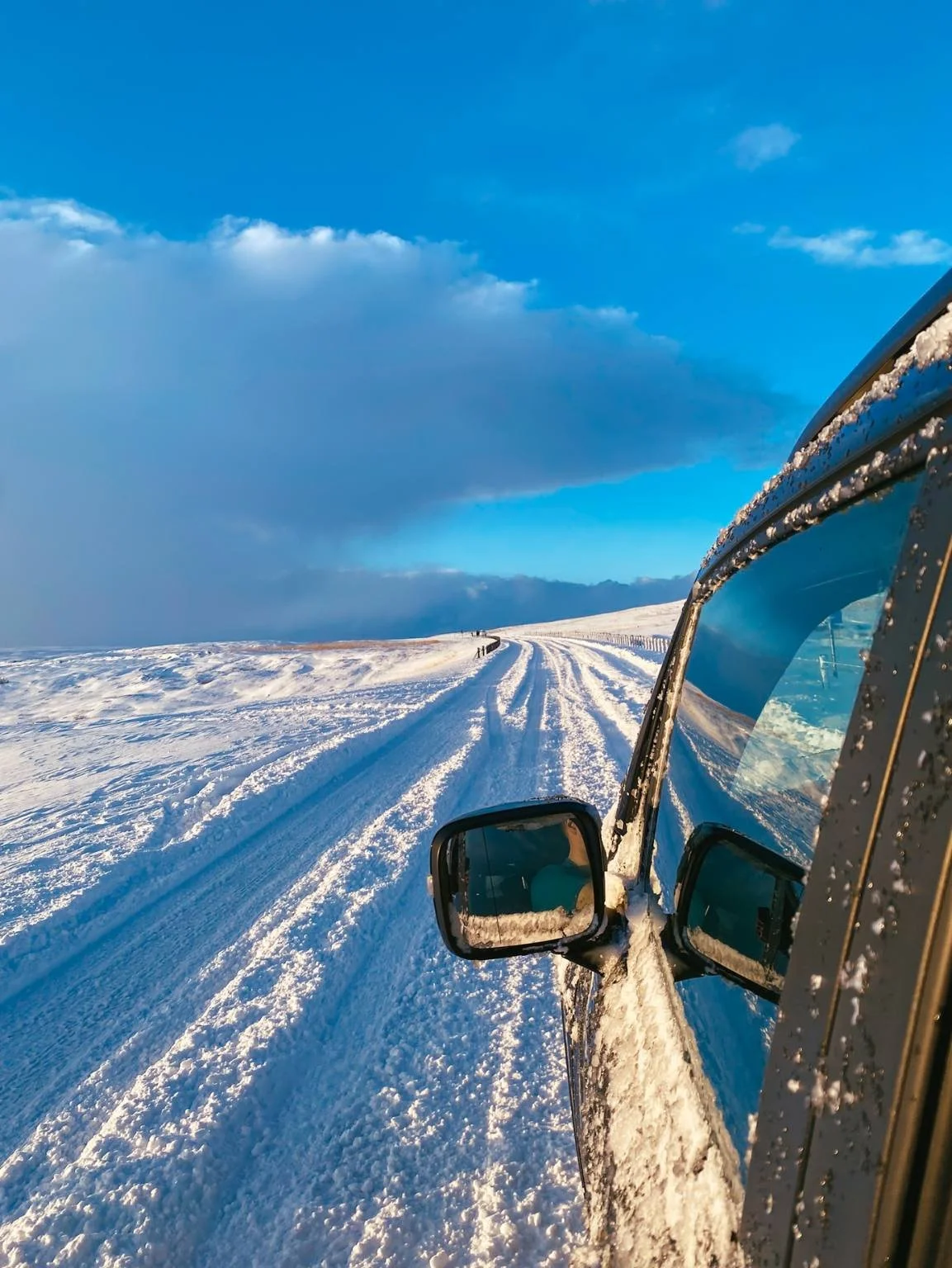 island mit kleinkind auto.jpg