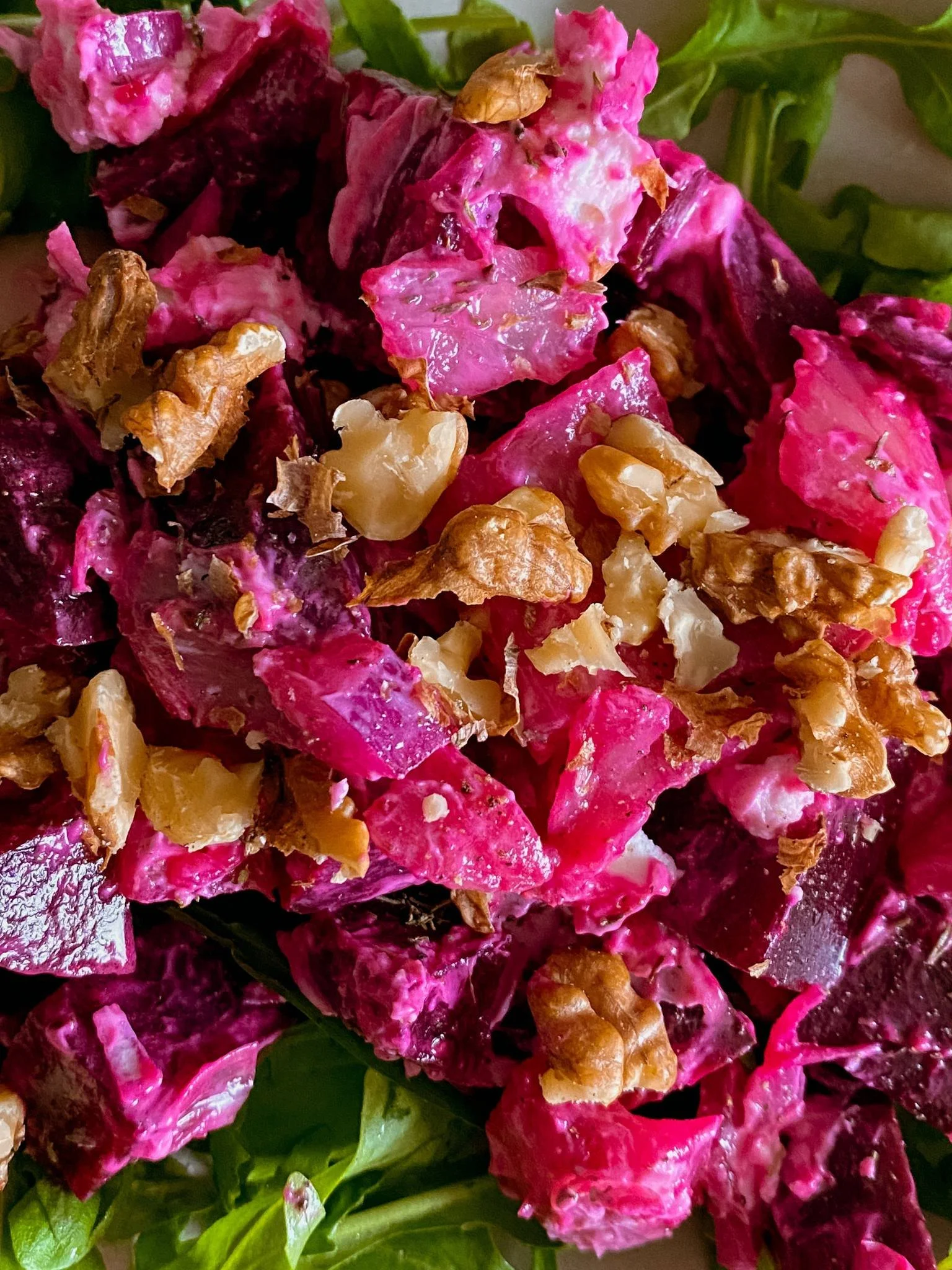 rote bete salat mit ziegenkaese und rucola
