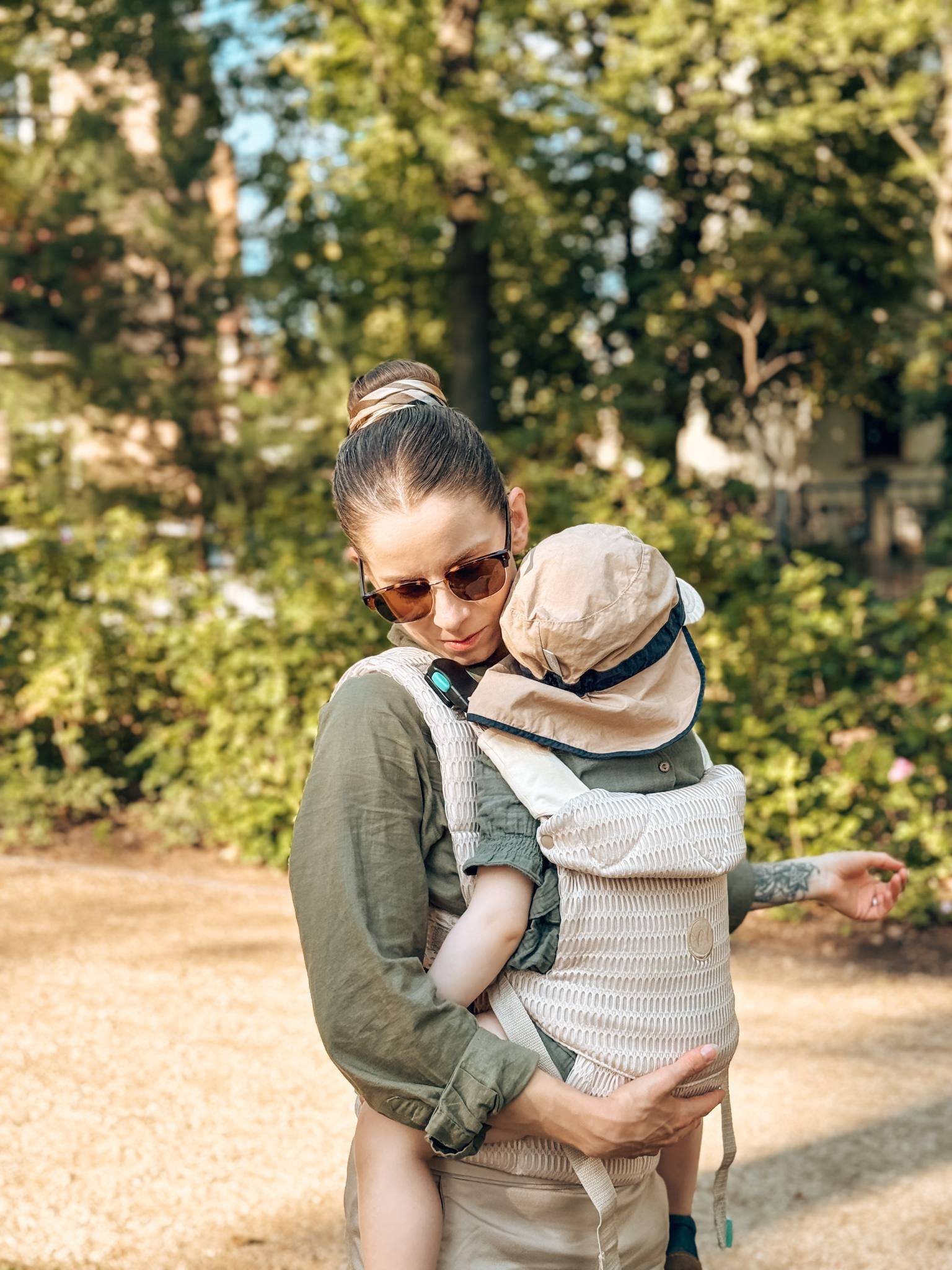 Najell Rise in Mesh, Baby vorne zur Trägerin gewandt