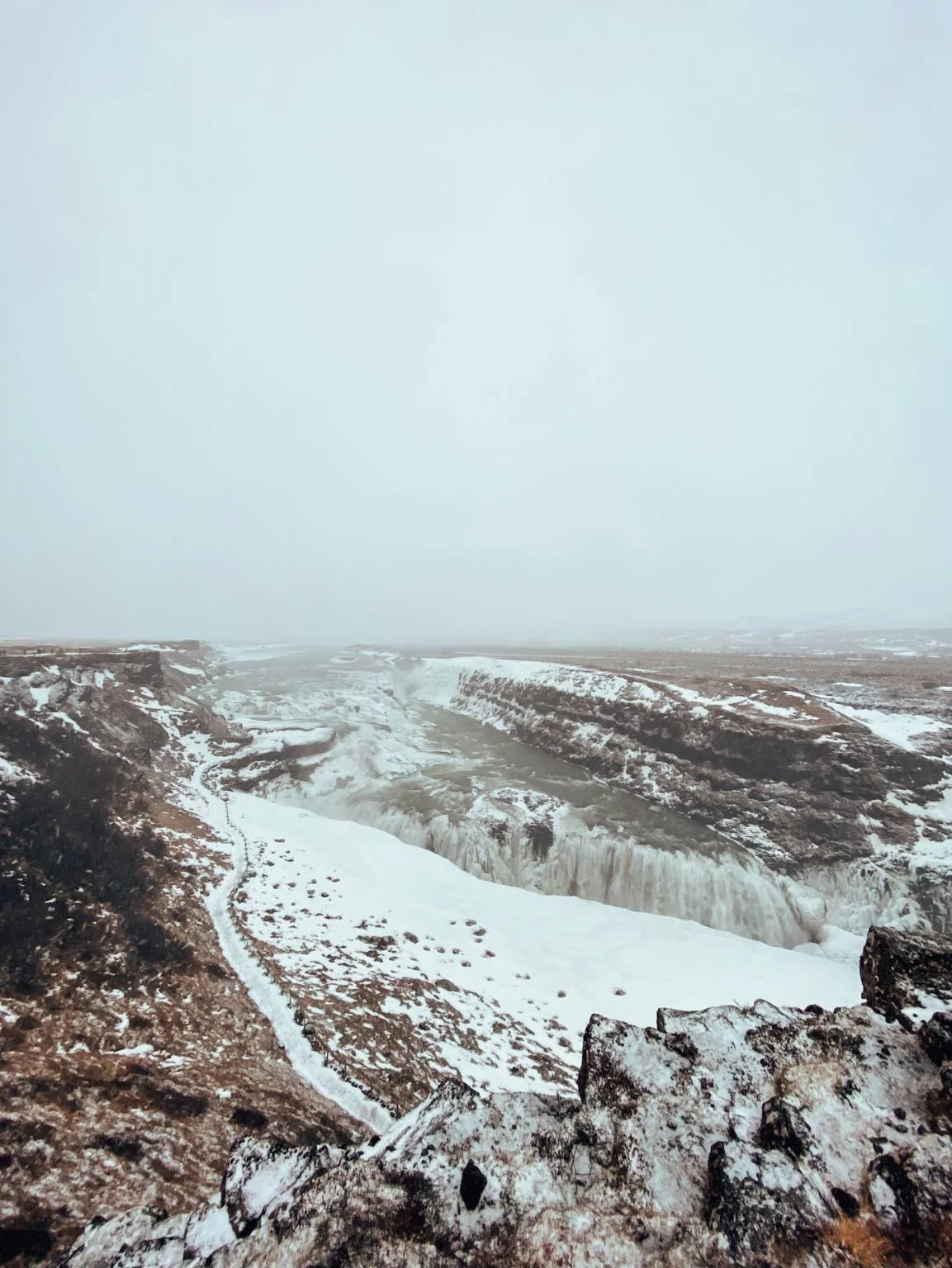 island mit kleinkind gullfoss