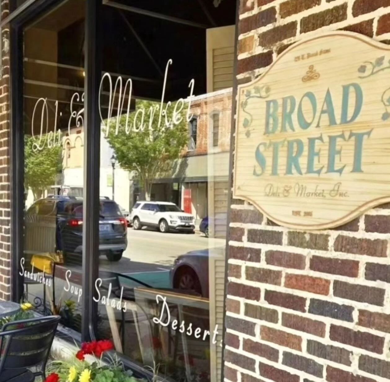 Retailer Shout Out!
😊❤️🍚🌾
Happy to share the news that our Tidewater Grain Company Carolina Gold Rice is back on the retail shelves at Broad Street Deli in Dunn NC .
😎
Stop by for lunch; and then do some shopping while you are there! 

@Tidewater