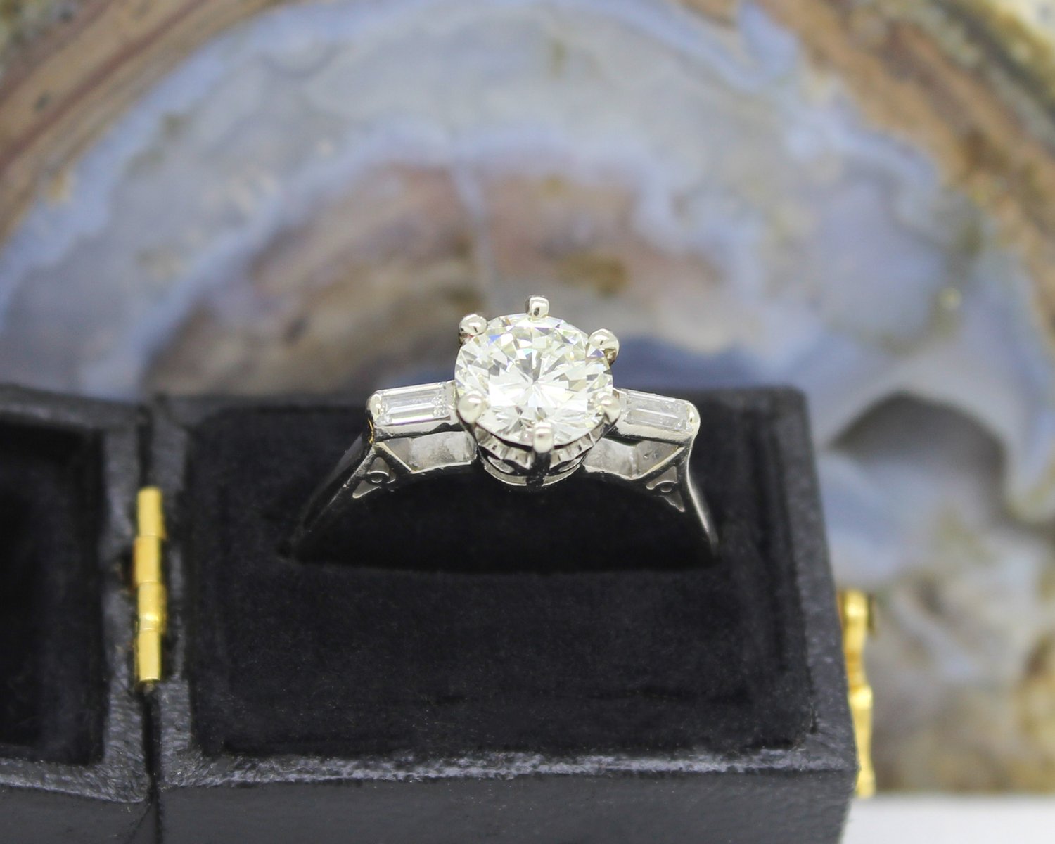18kt white gold diamond ring