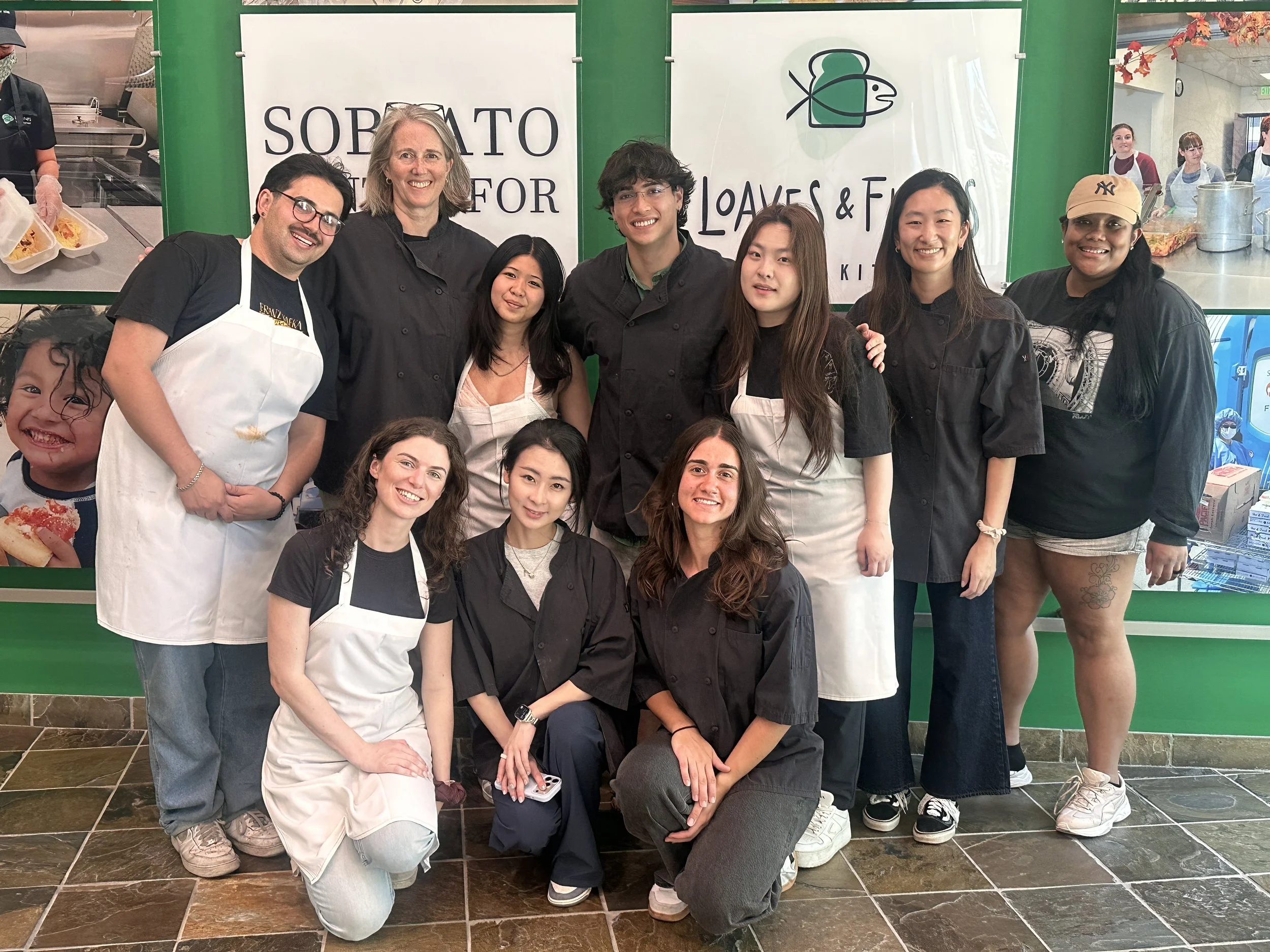 Billington lab volunteers at Loaves and Fishes!