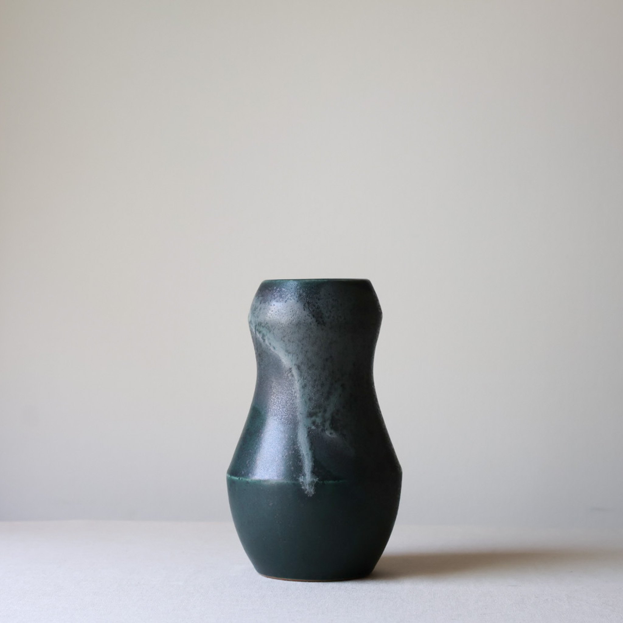 green-blue-reactive-vase-1.jpg