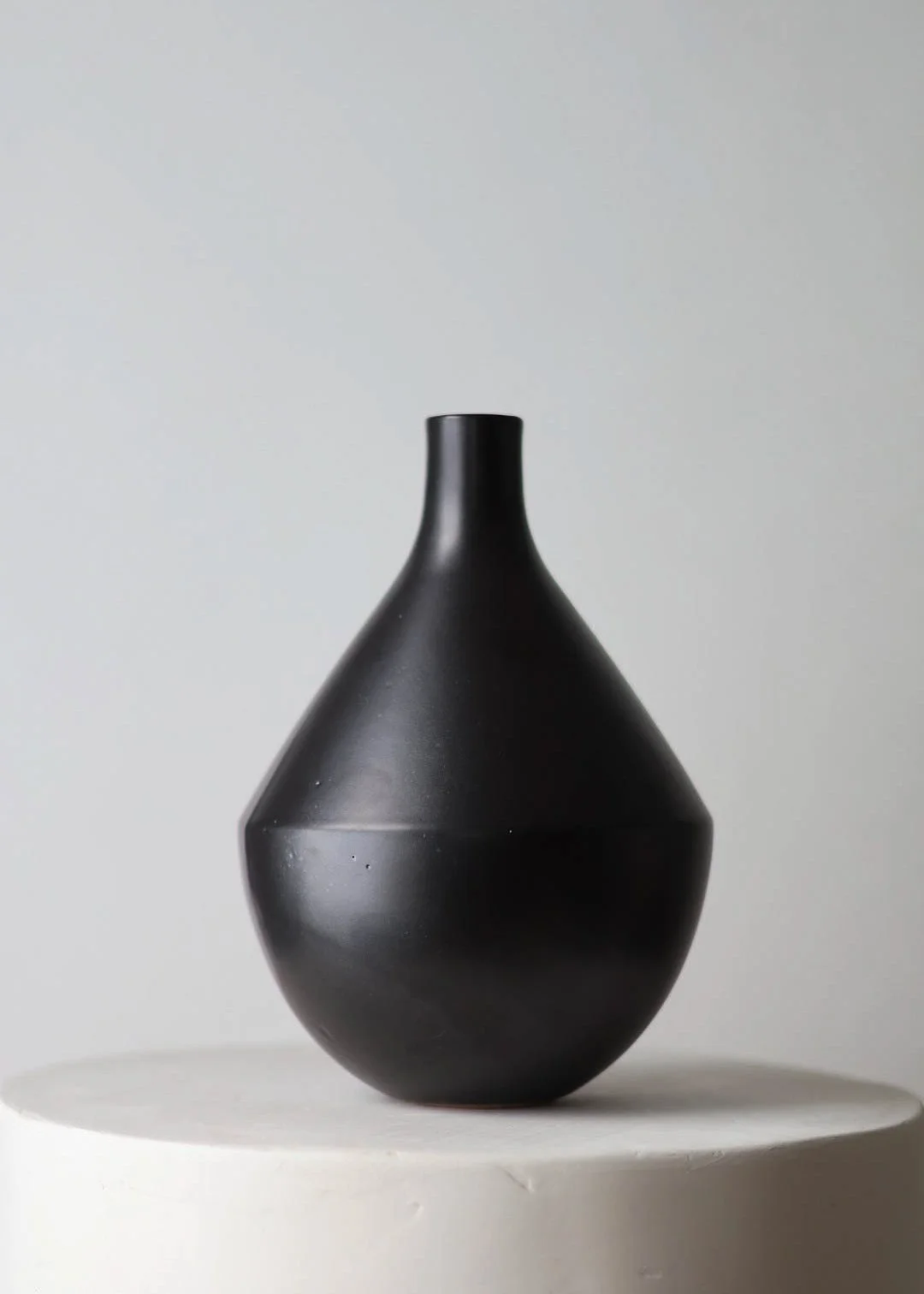 Font_Vase_Black_New_Earth_Ceramics.jpg