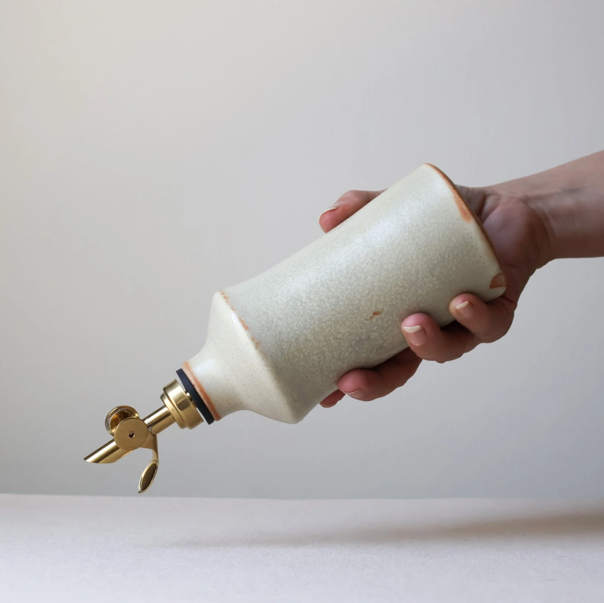 metallic-cream-taper-oil-bottle-2.jpg