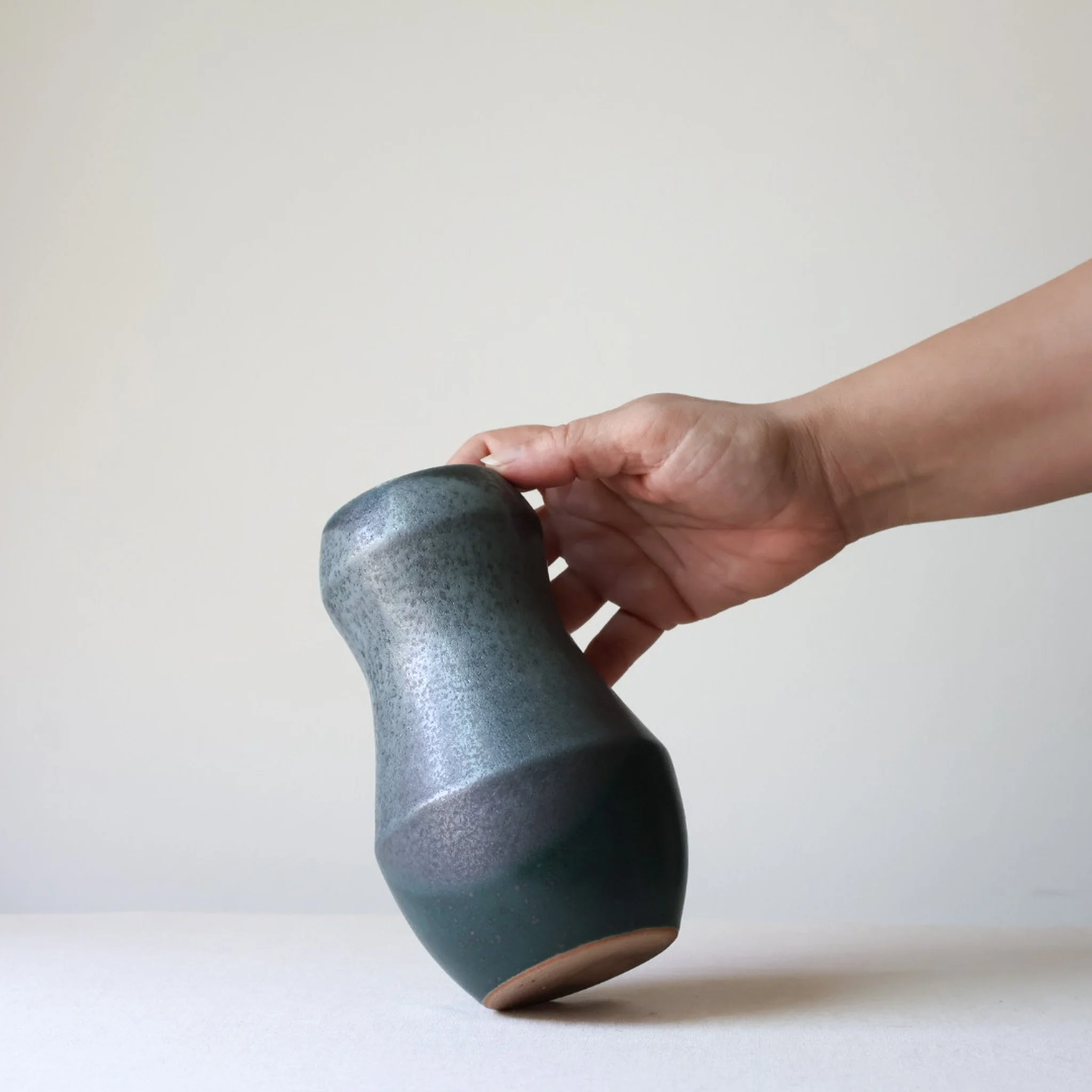 green-blue-reactive-vase-2.jpg