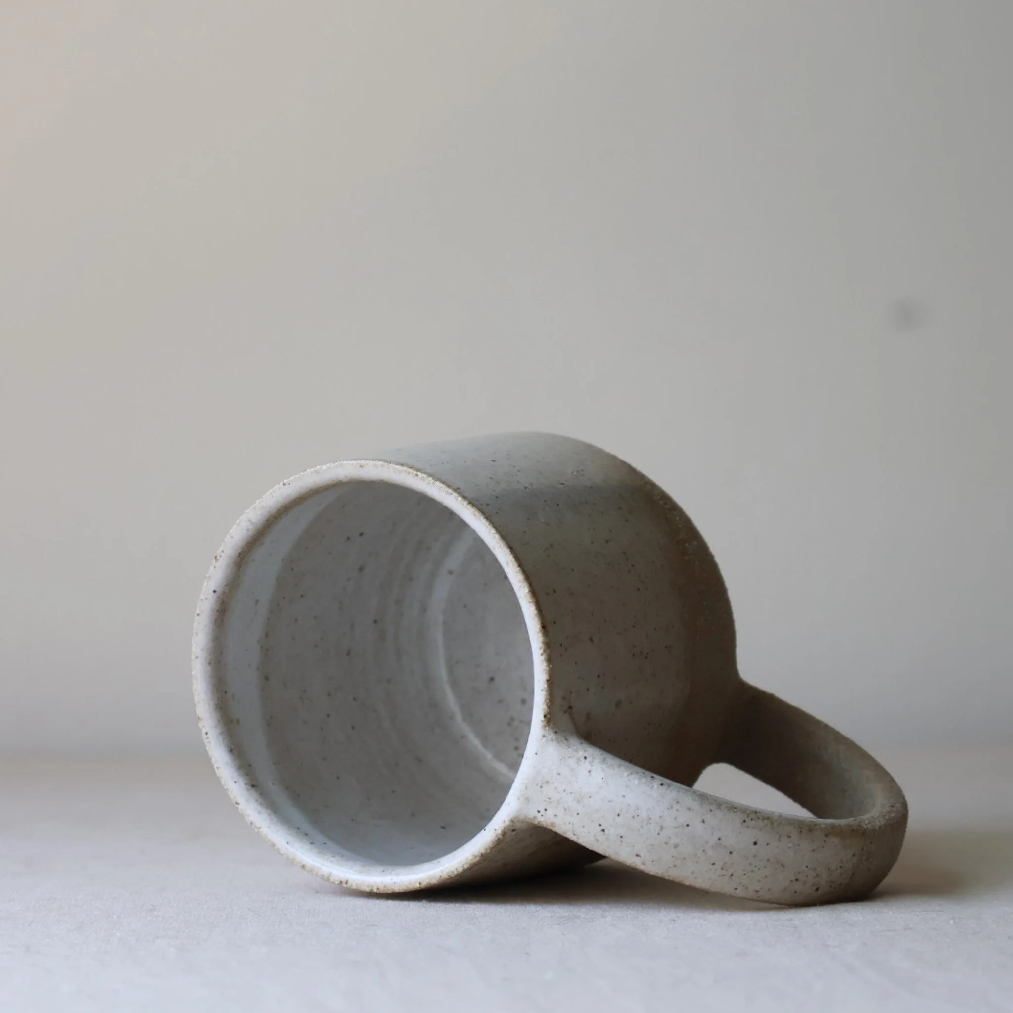 glossy-white-speckled-mug-1.jpg