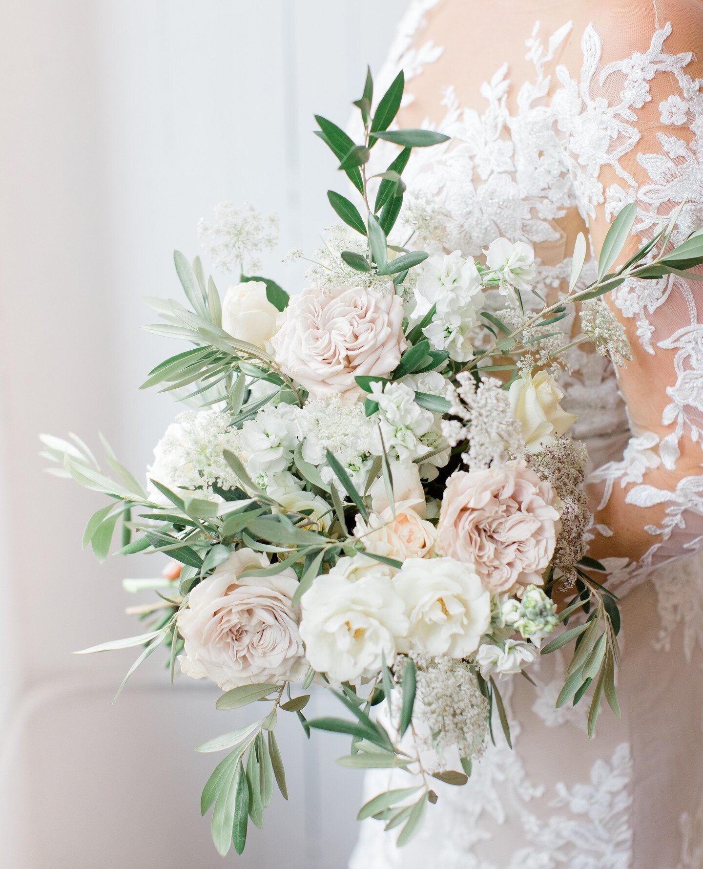 Effortlessly elegant, this wedding bouquet exudes romance with its soft hues and delicate blooms! ⁠
⁠
Arranged by our friends @palomafloralstudio 🤍⁠
⁠
Vendor Love: ⁠
@vanessalustphotography⁠
@fairmontempress⁠
@detailsbc⁠
@oliveandpiper⁠
@blushvictor