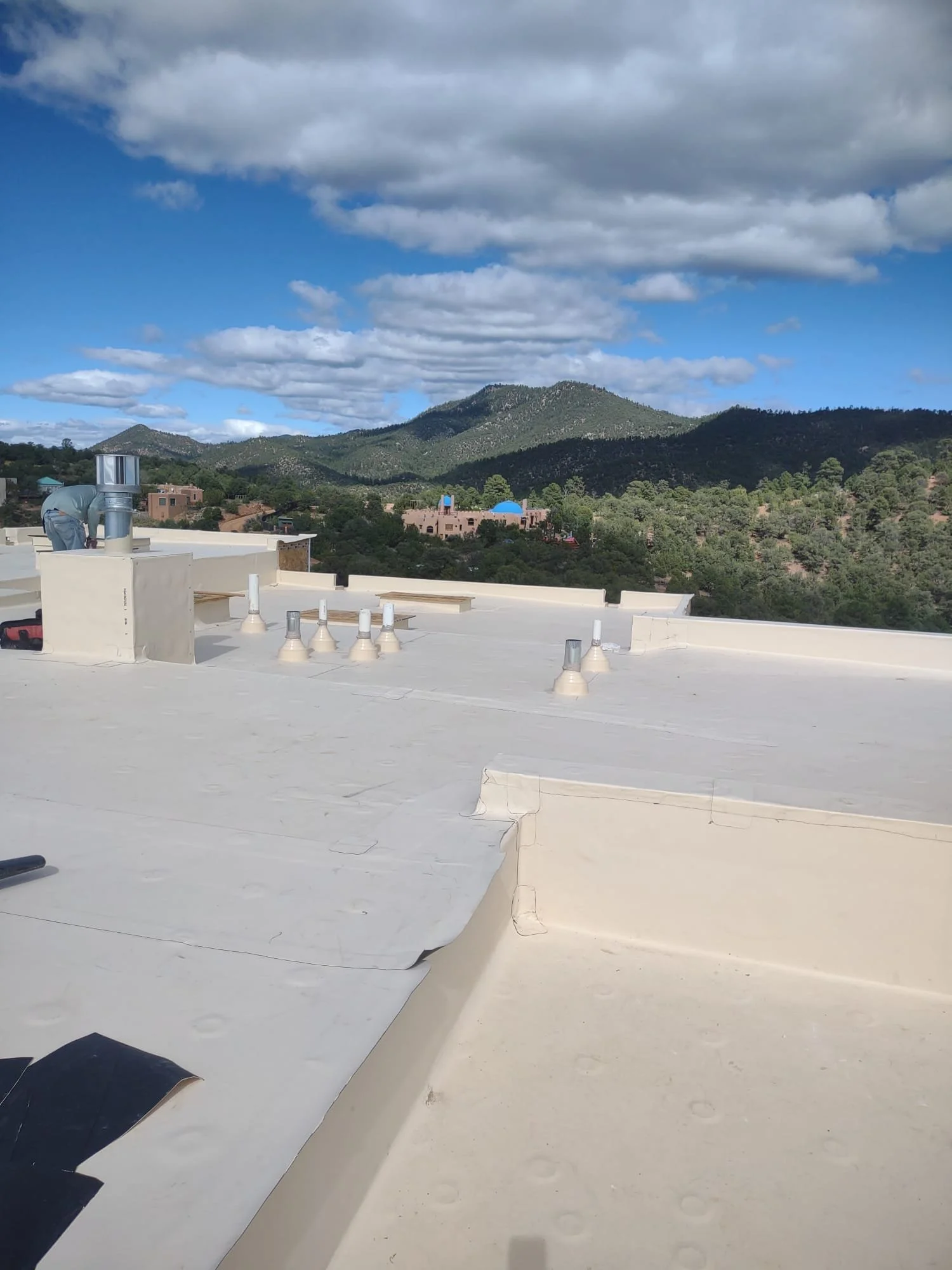 Finished membrane roof with mountain views in Santa Fe