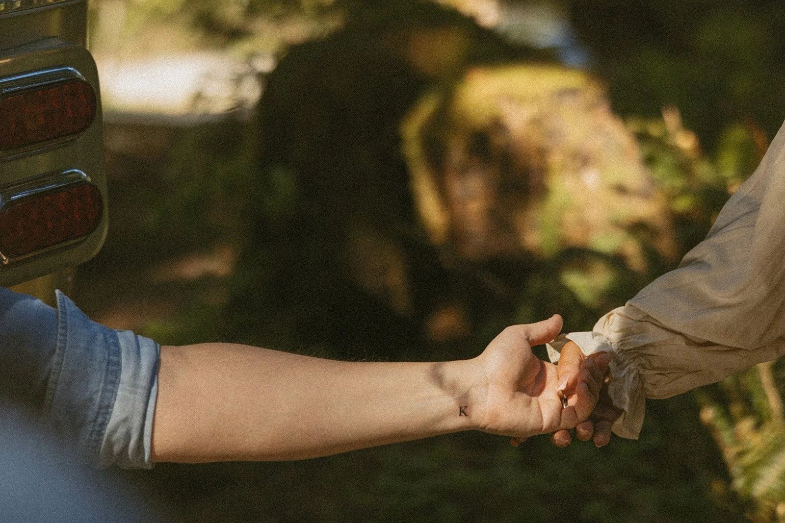 vow-renewal-mt-hood-oregon-highland-cow-farms-oregon-elopement-airstream-vintage-storytelling-dawn-photo-38.jpg