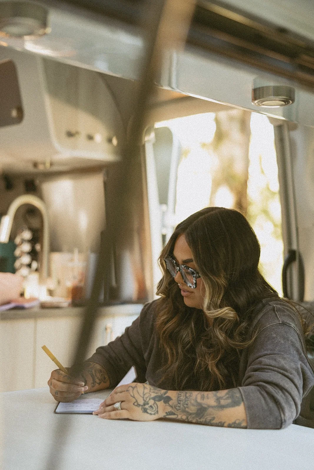 vow-renewal-mt-hood-oregon-highland-cow-farms-oregon-elopement-airstream-vintage-storytelling-dawn-photo-5.jpg