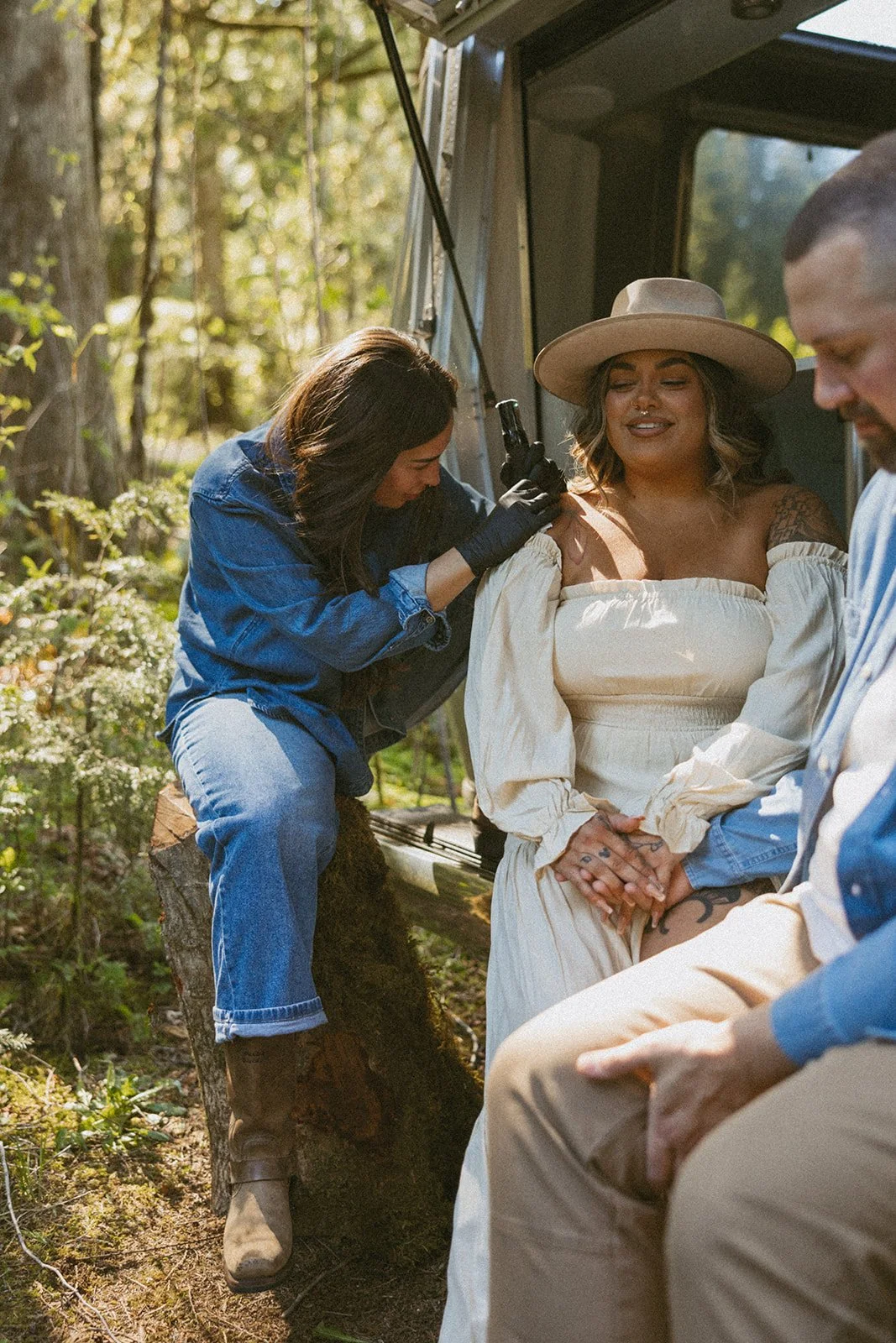 vow-renewal-mt-hood-oregon-highland-cow-farms-oregon-elopement-airstream-vintage-storytelling-dawn-photo-25.jpg